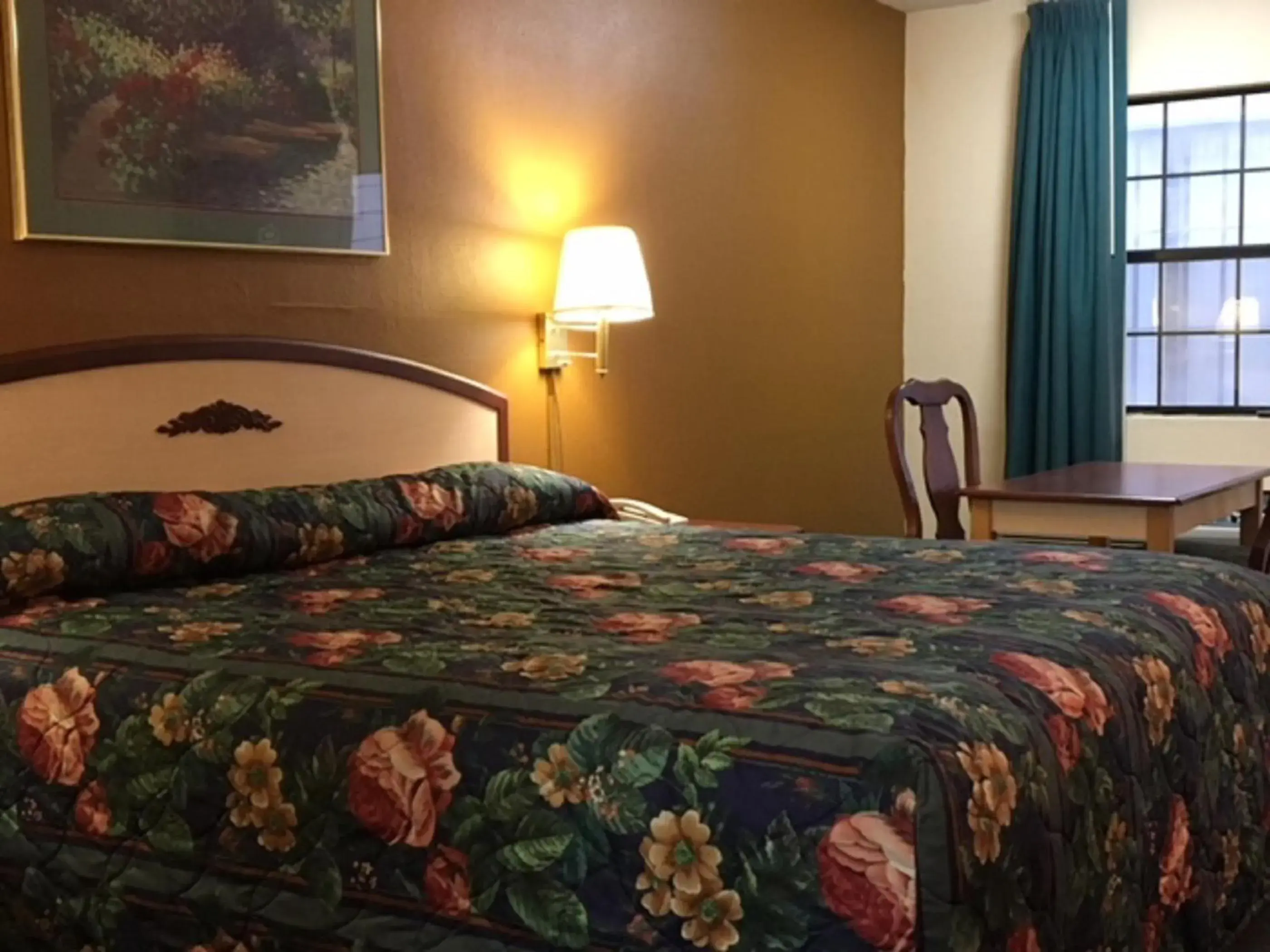 Bed in Budget Inn & Suites - Talladega