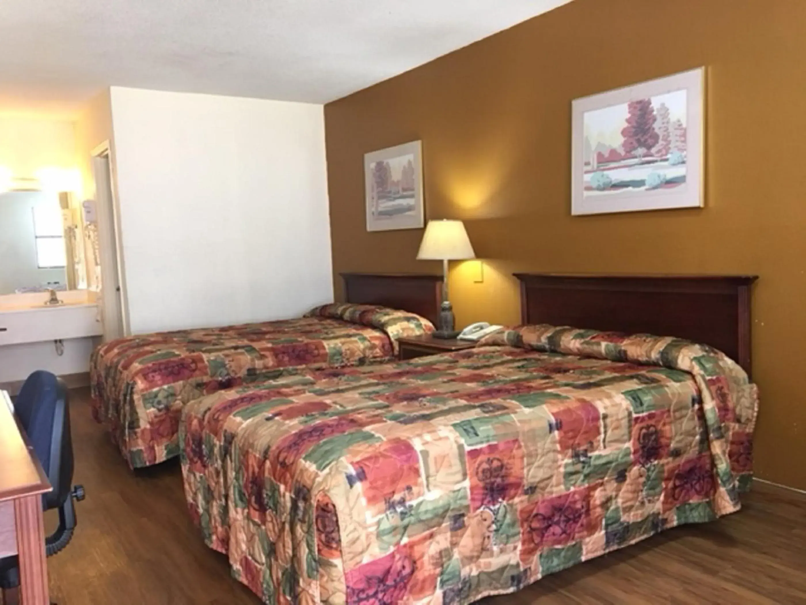 Bed in Budget Inn & Suites - Talladega