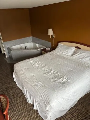 Bed in Suite Stay - Talladega