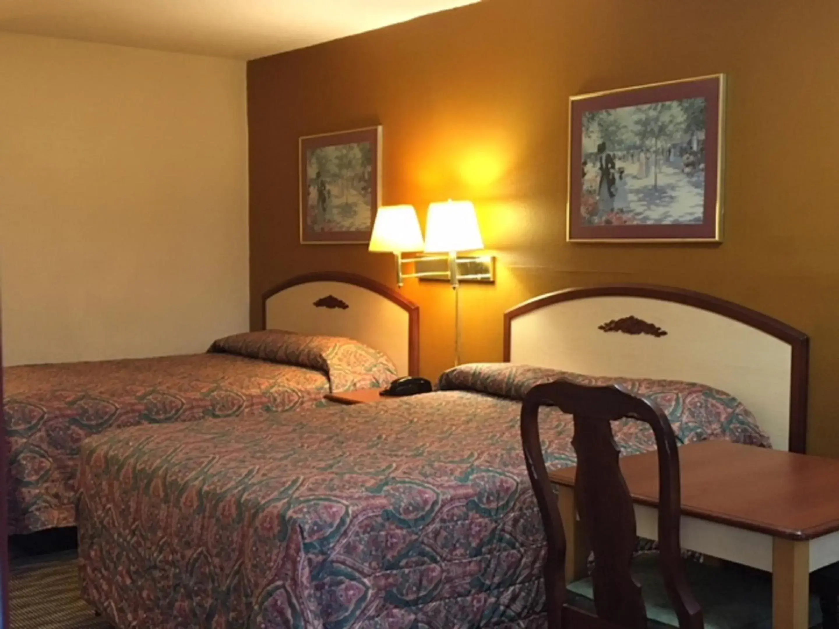 Bed in Budget Inn & Suites - Talladega