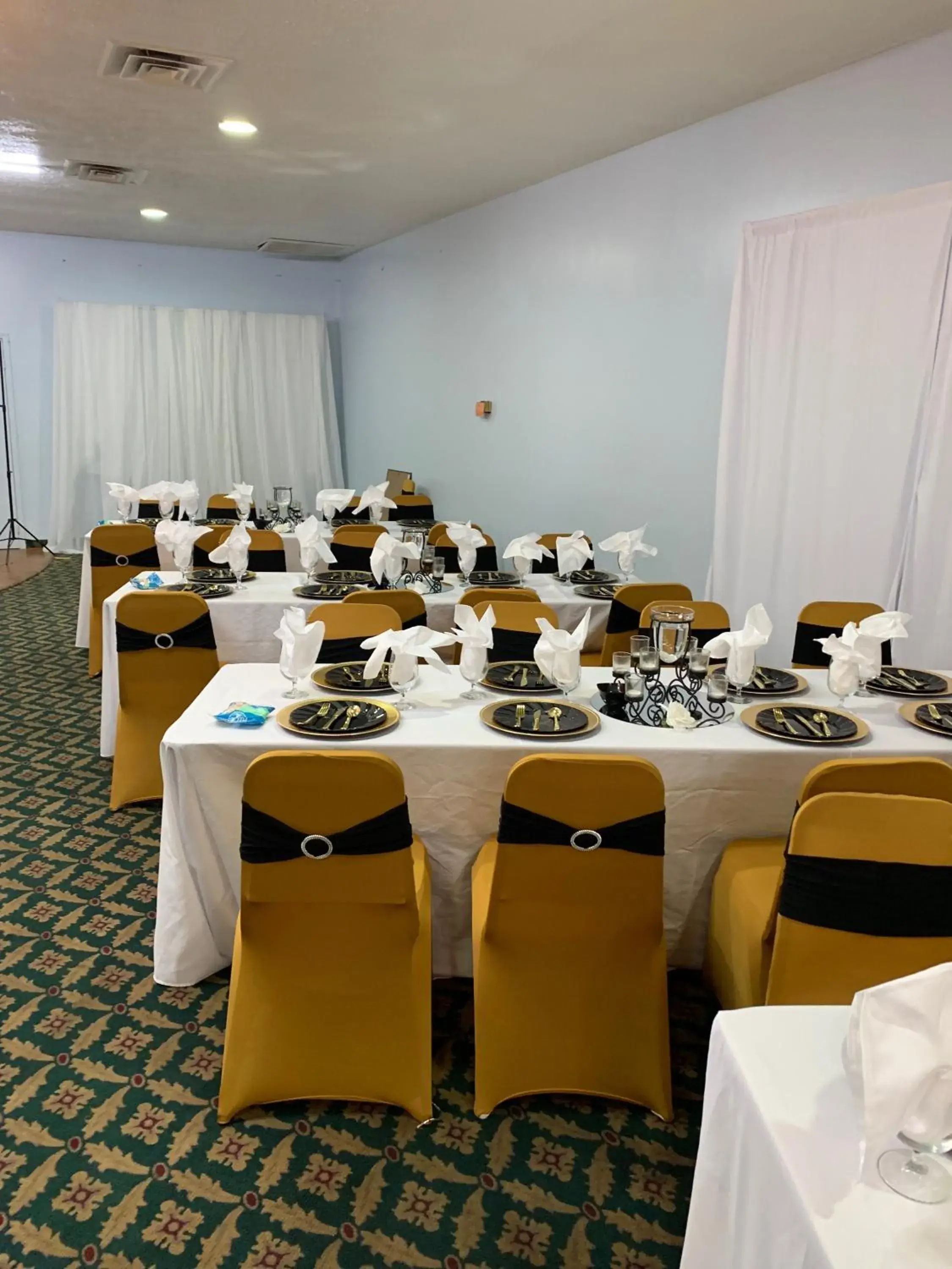 Restaurant/Places to Eat in Budget Inn & Suites - Talladega