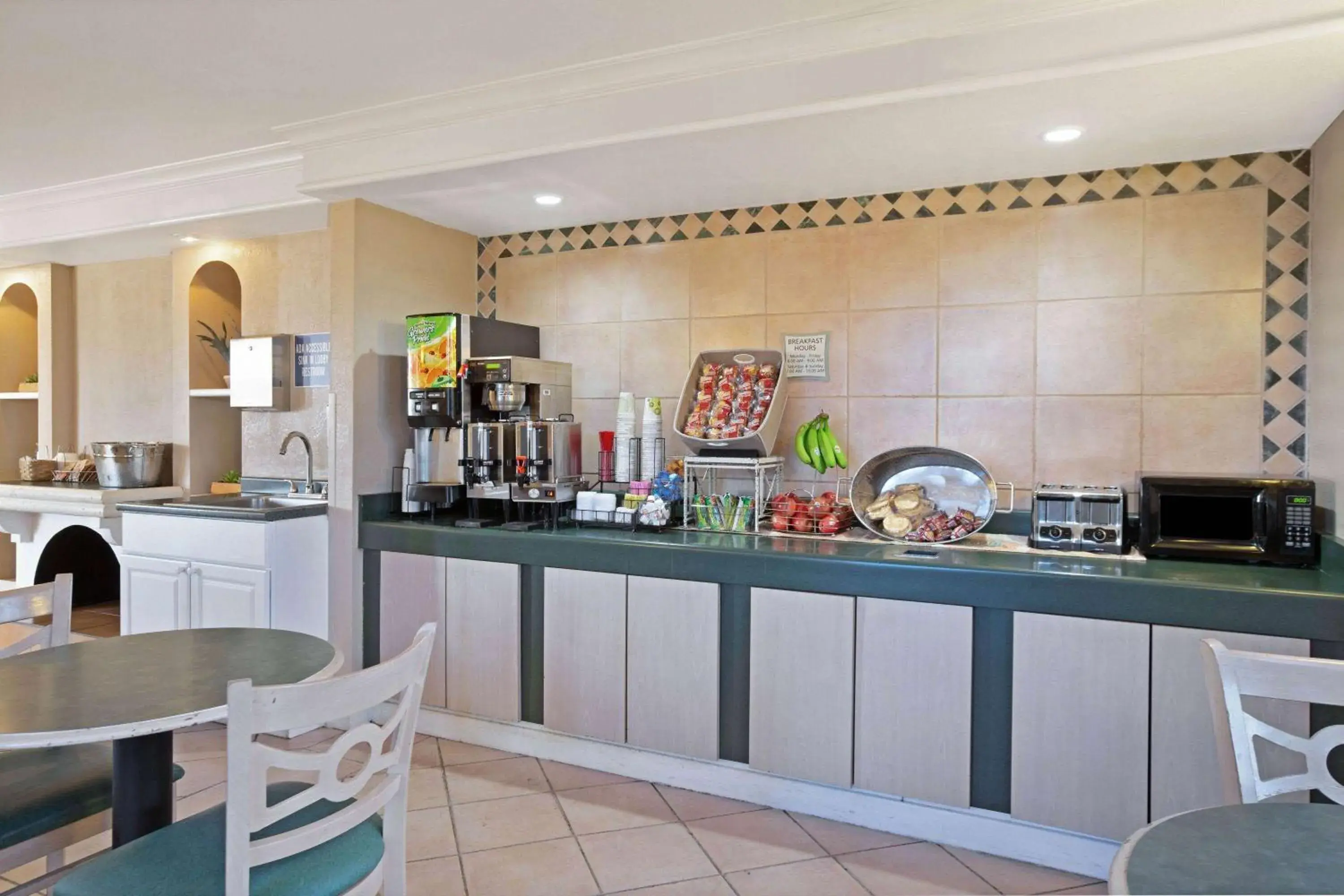 Breakfast in La Quinta Inn by Wyndham Reno Breakfast in La Quinta Inn by Wyndham Reno