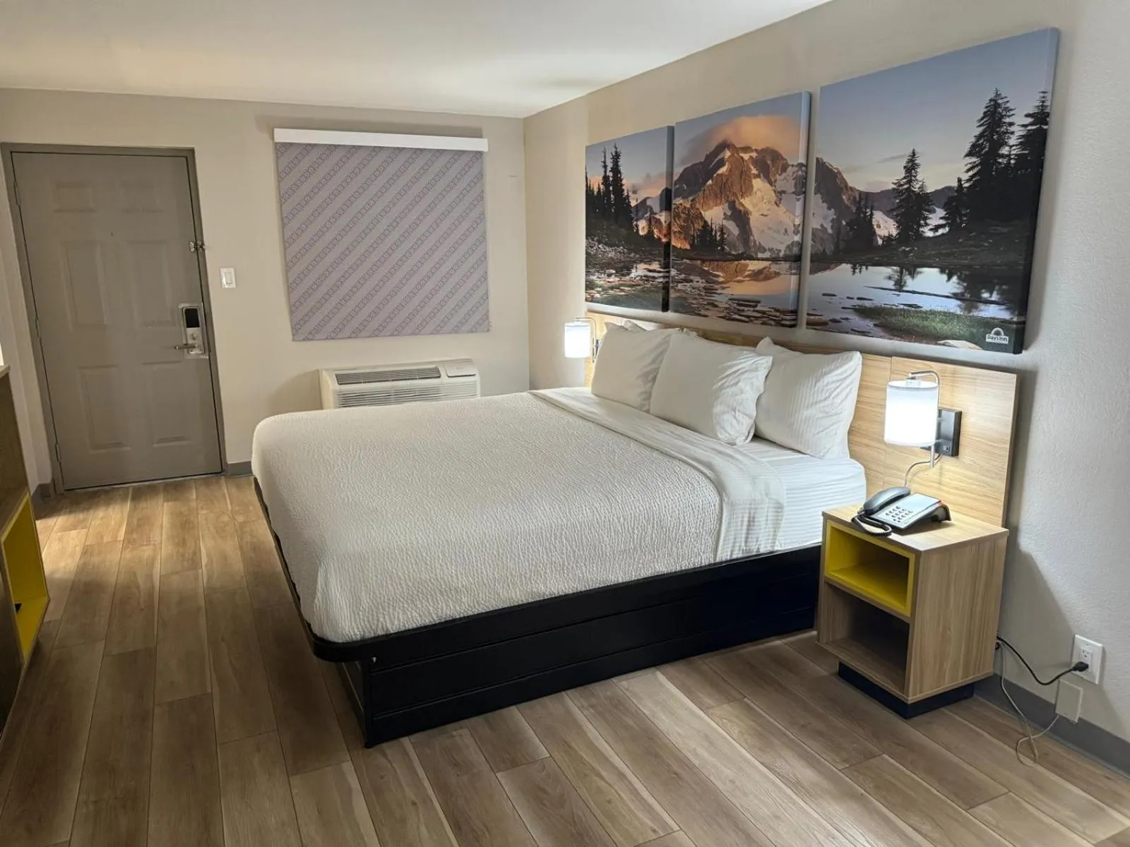 Bed in Days Inn by Wyndham Reno