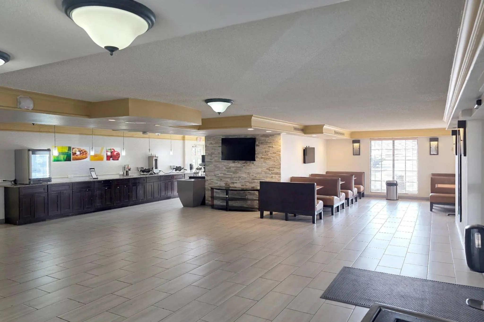 Breakfast in Quality Inn Aurora Denver