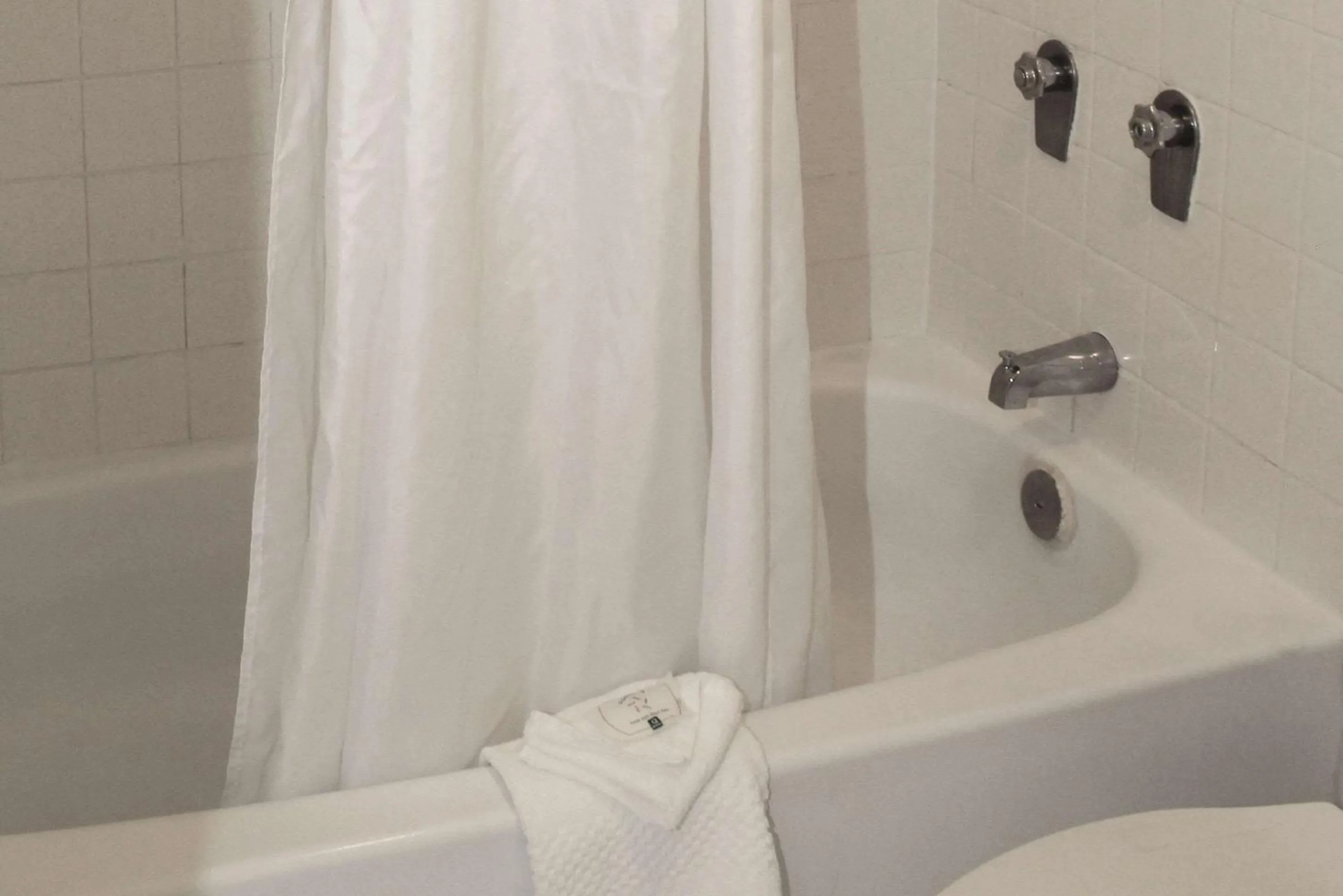 Bathroom in Quality Inn Aurora Denver