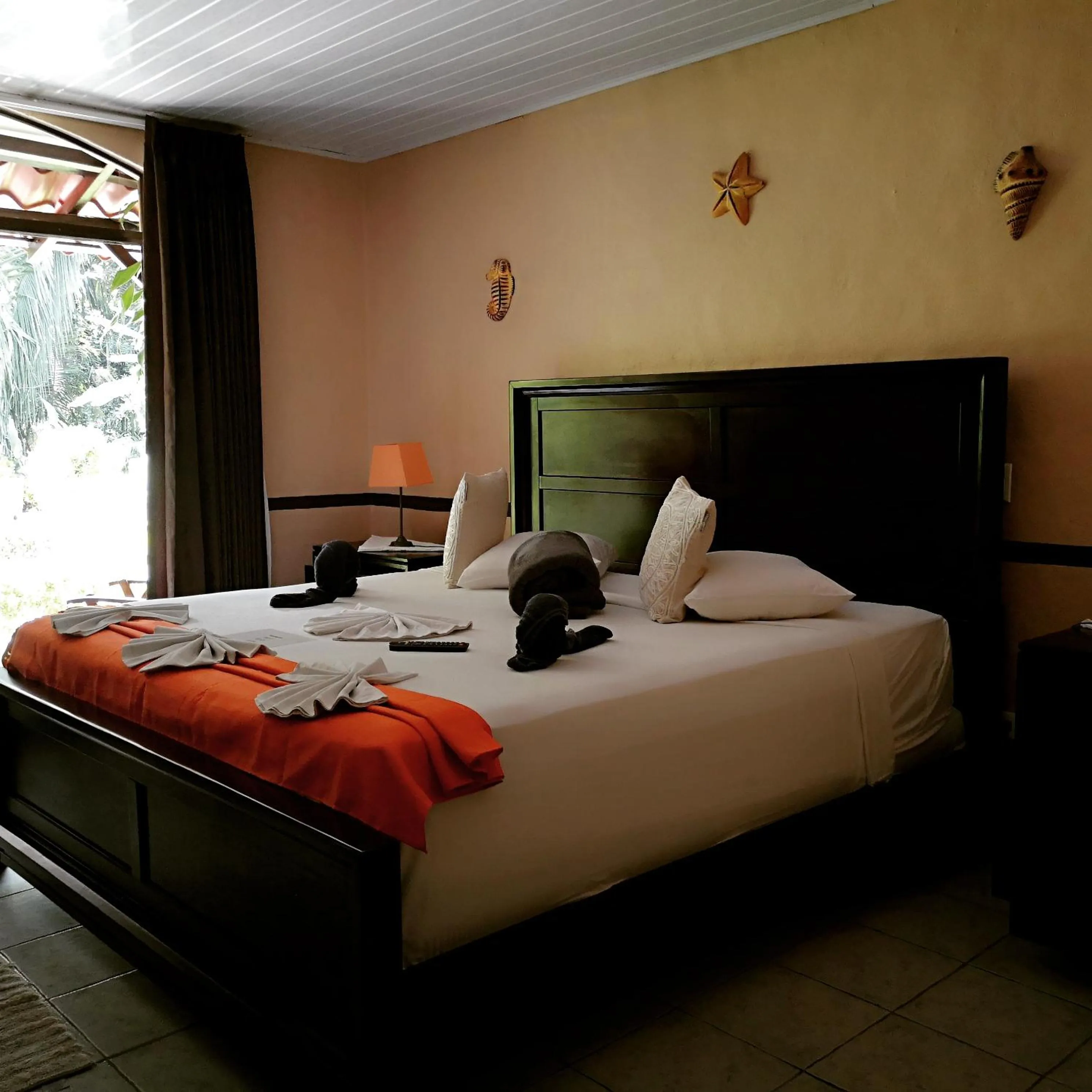 Property building, Bed in Hotel Belvedere Playa Samara Costa Rica