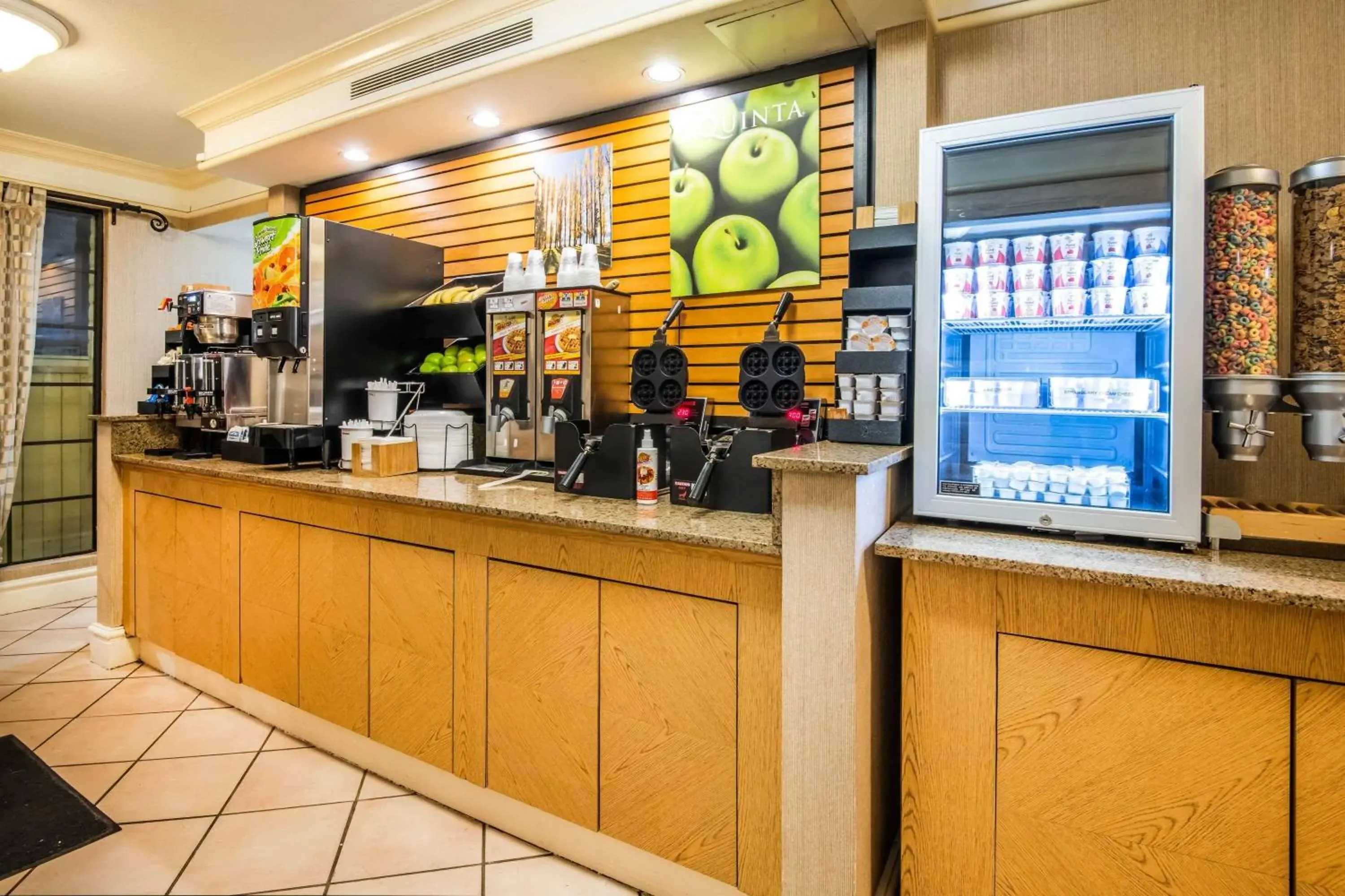 Breakfast in La Quinta Inn by Wyndham Colorado Springs Garden of the Gods Breakfast in La Quinta Inn by Wyndham Colorado Springs Garden of the Gods