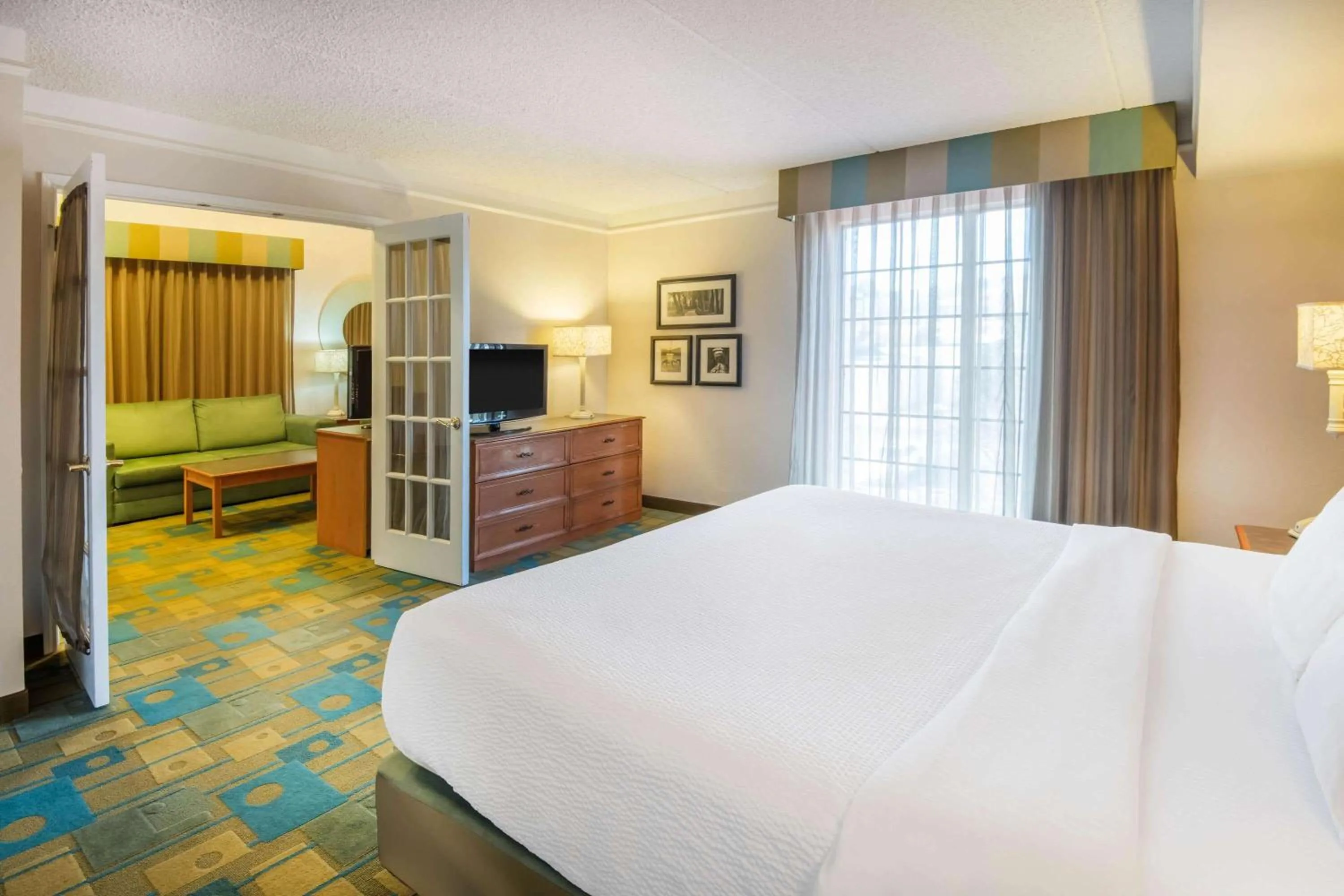 Photo of the whole room, Bed in La Quinta Inn by Wyndham Colorado Springs Garden of the Gods