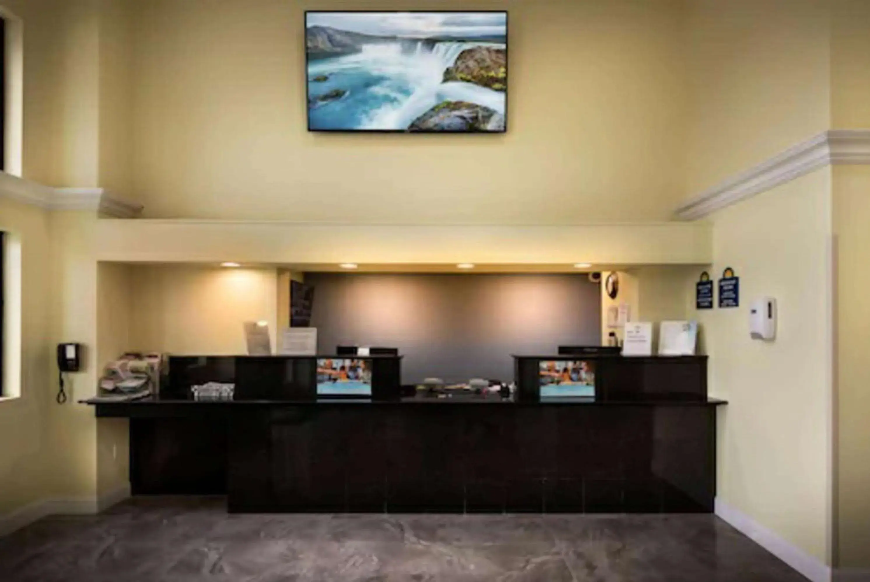 Lobby or reception in Days Inn by Wyndham Wayne Lobby or reception in Days Inn by Wyndham Wayne