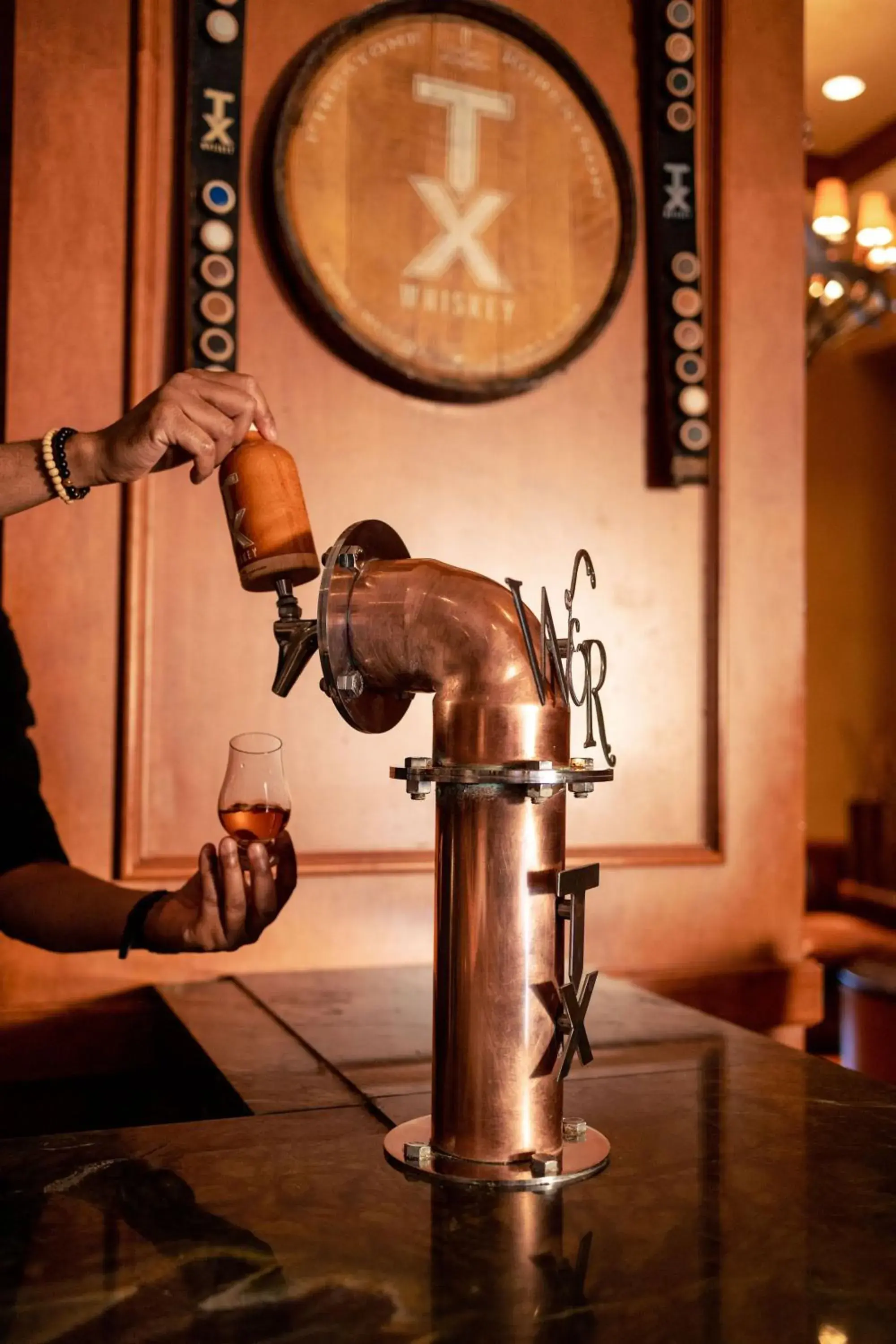 Lounge or bar in Omni Fort Worth Hotel Lounge or bar in Omni Fort Worth Hotel