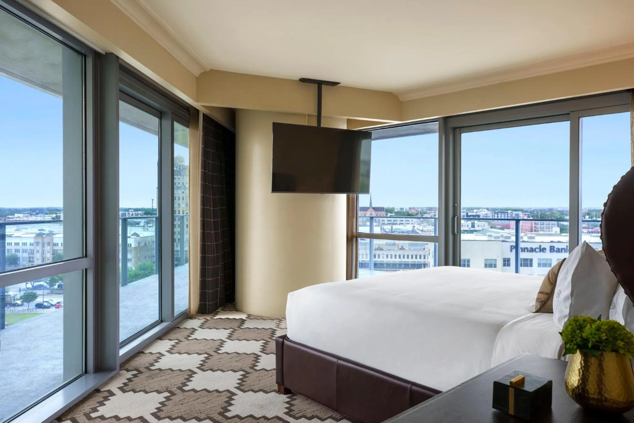 Bedroom, Bed in Omni Fort Worth Hotel