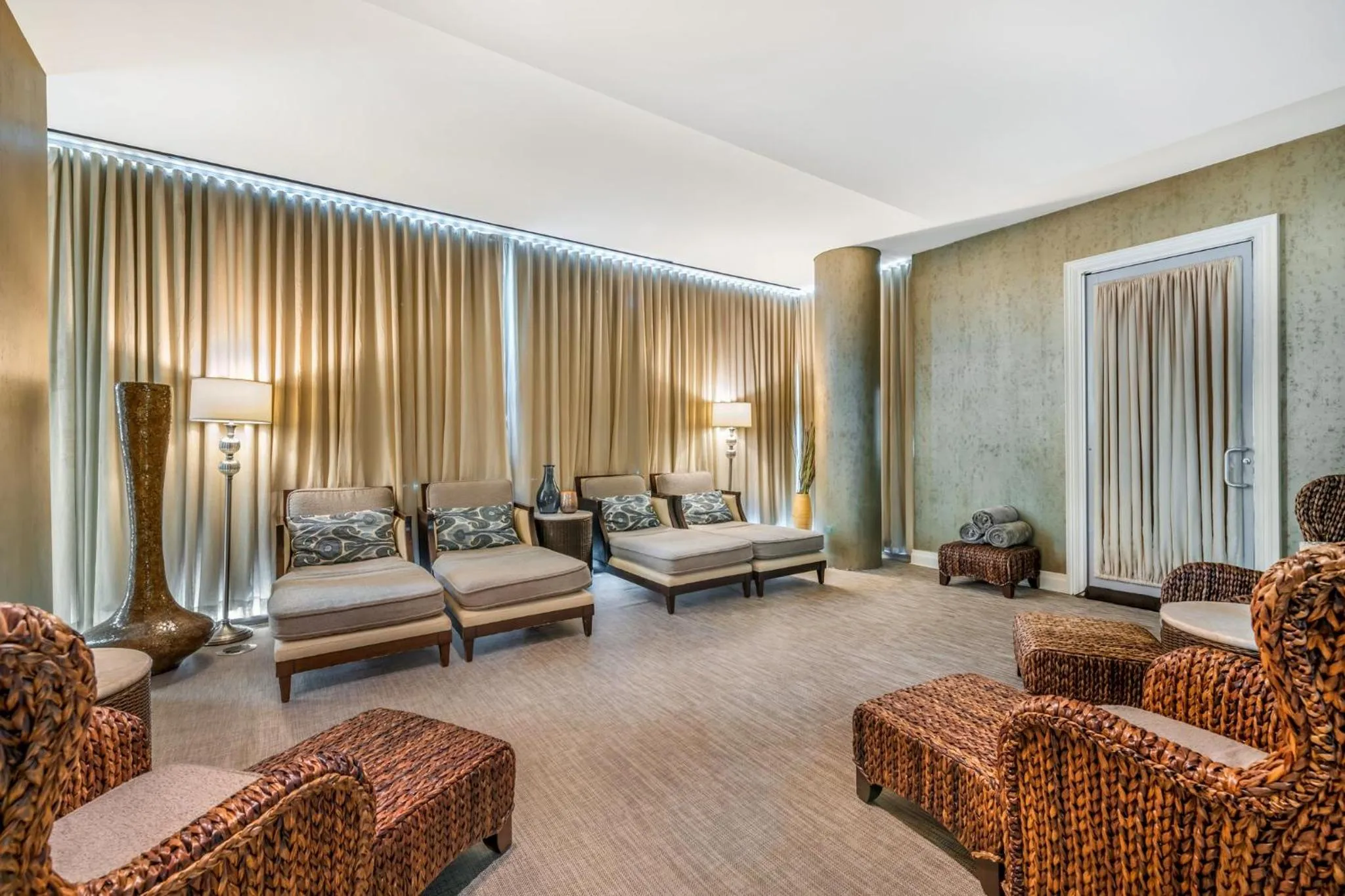 Spa and wellness centre/facilities, Bed in Omni Fort Worth Hotel