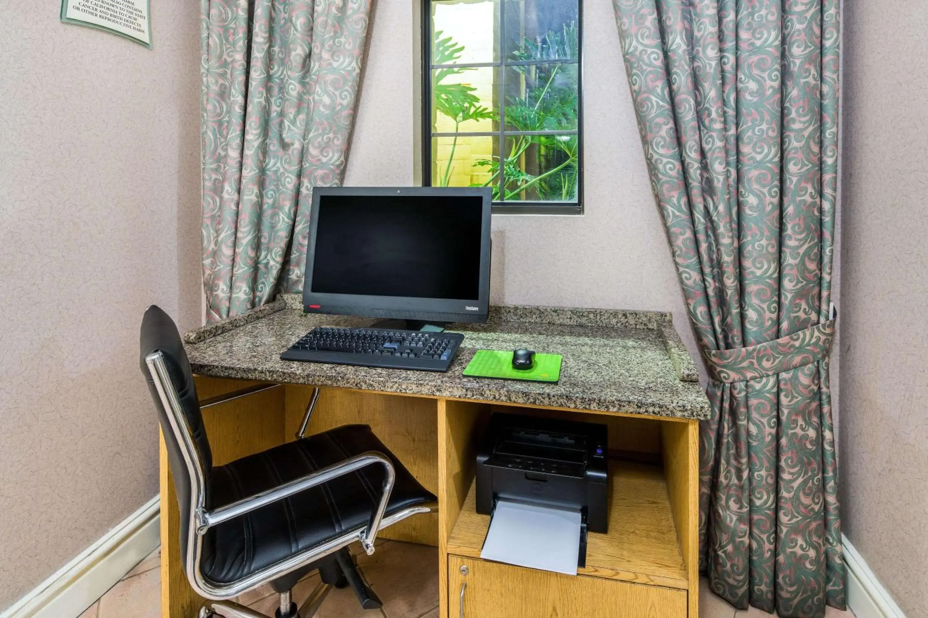 Business facilities in La Quinta Inn by Wyndham San Diego Vista Business facilities in La Quinta Inn by Wyndham San Diego Vista