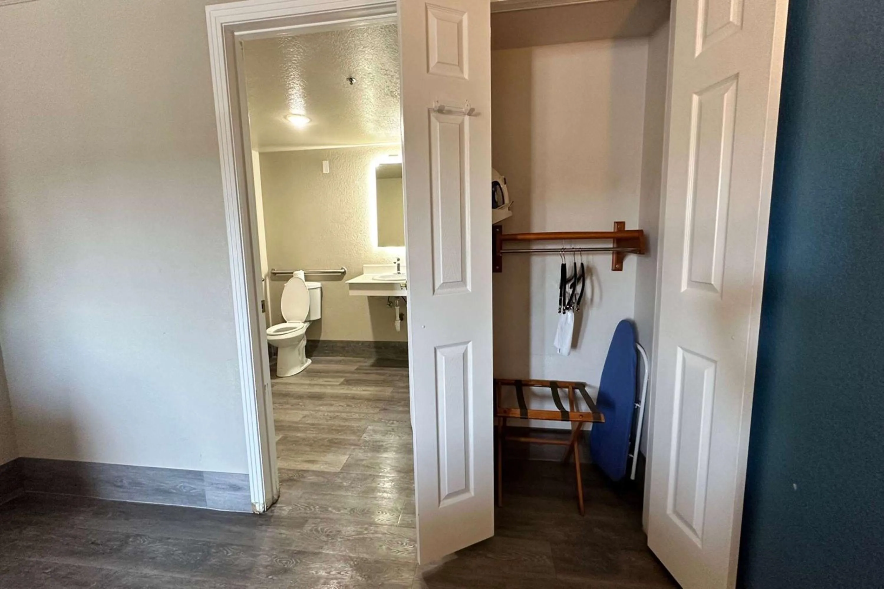 Photo of the whole room in La Quinta Inn by Wyndham San Diego Vista