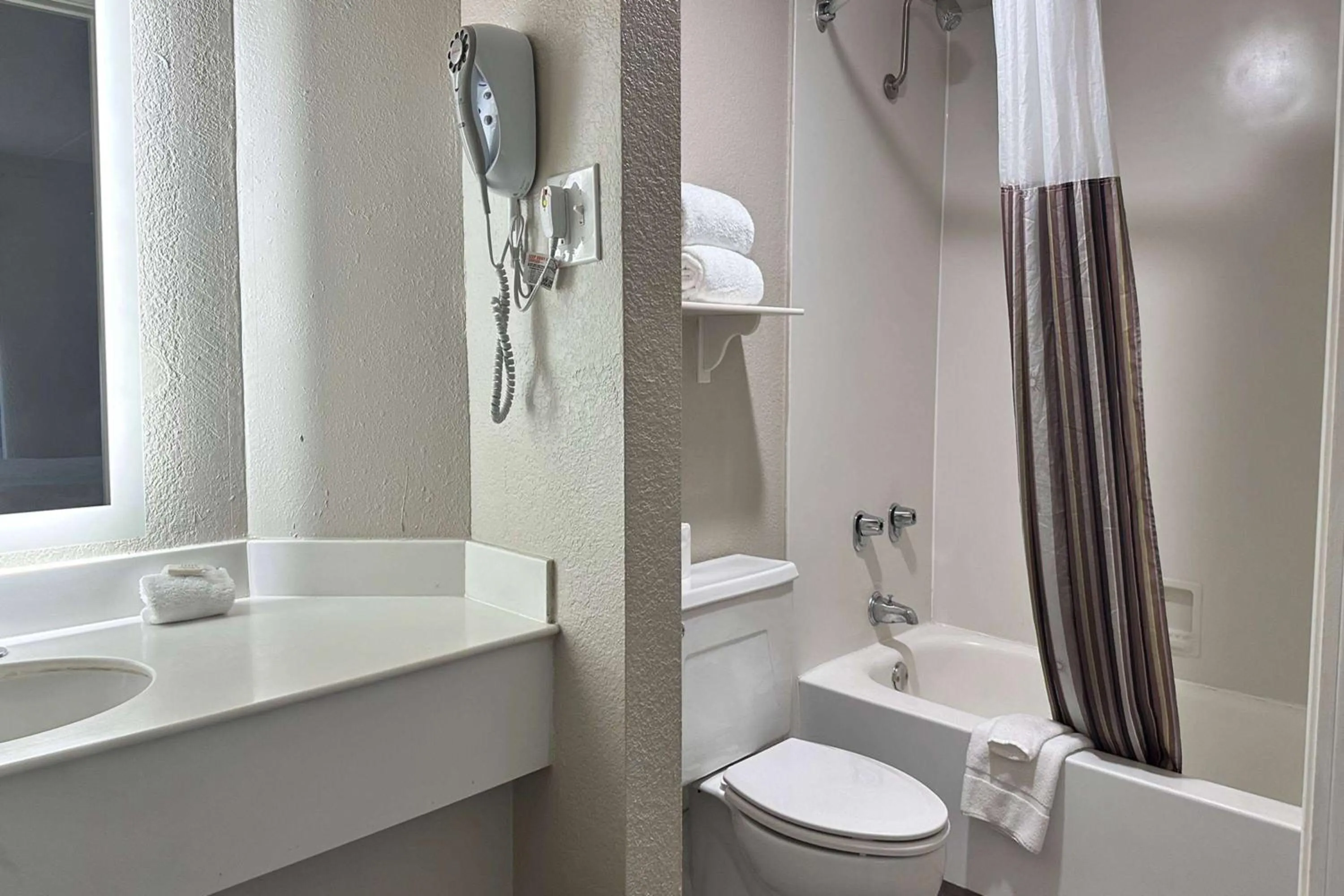 Bathroom in La Quinta Inn by Wyndham San Diego Vista