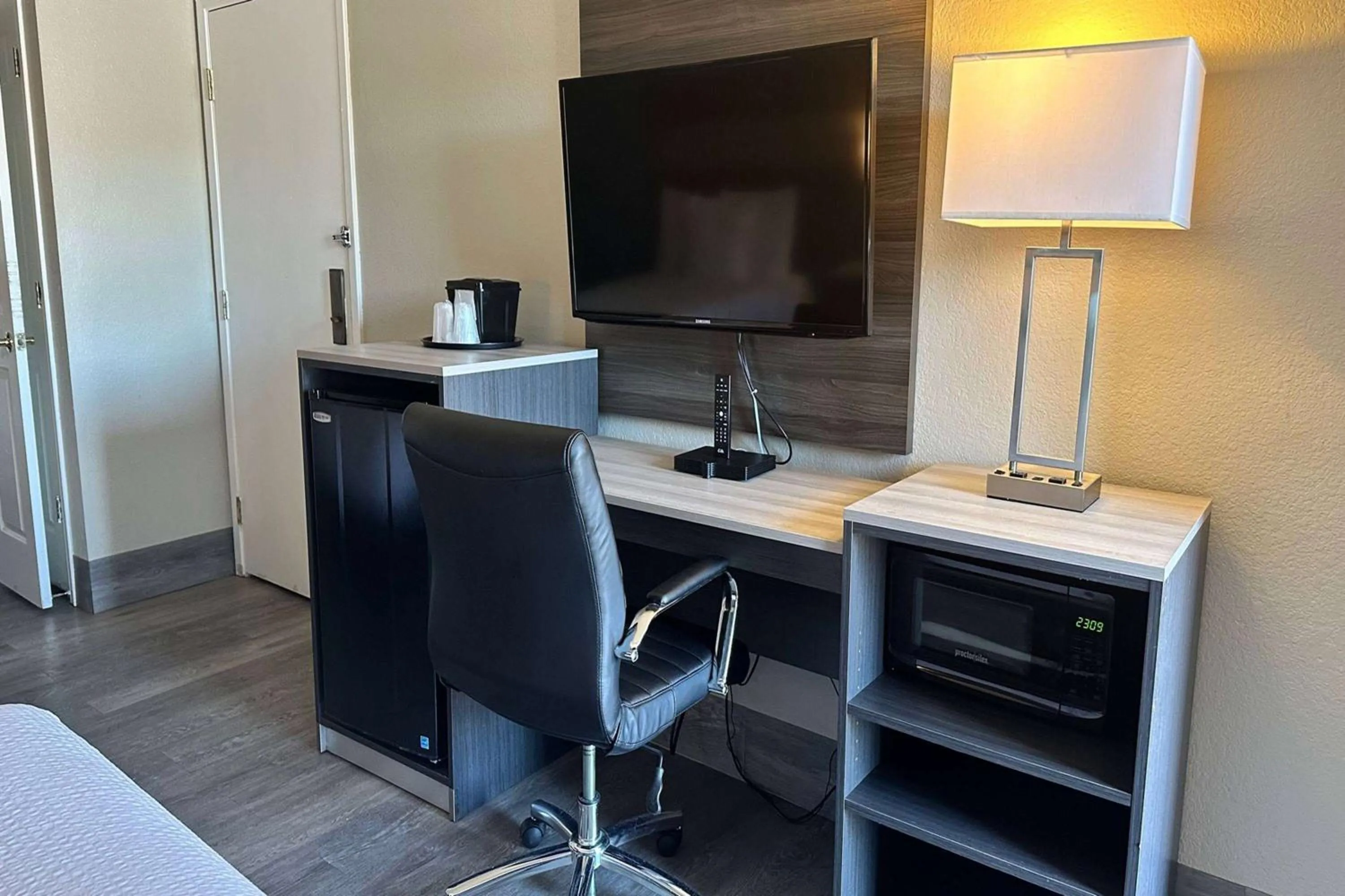 Photo of the whole room in La Quinta Inn by Wyndham San Diego Vista