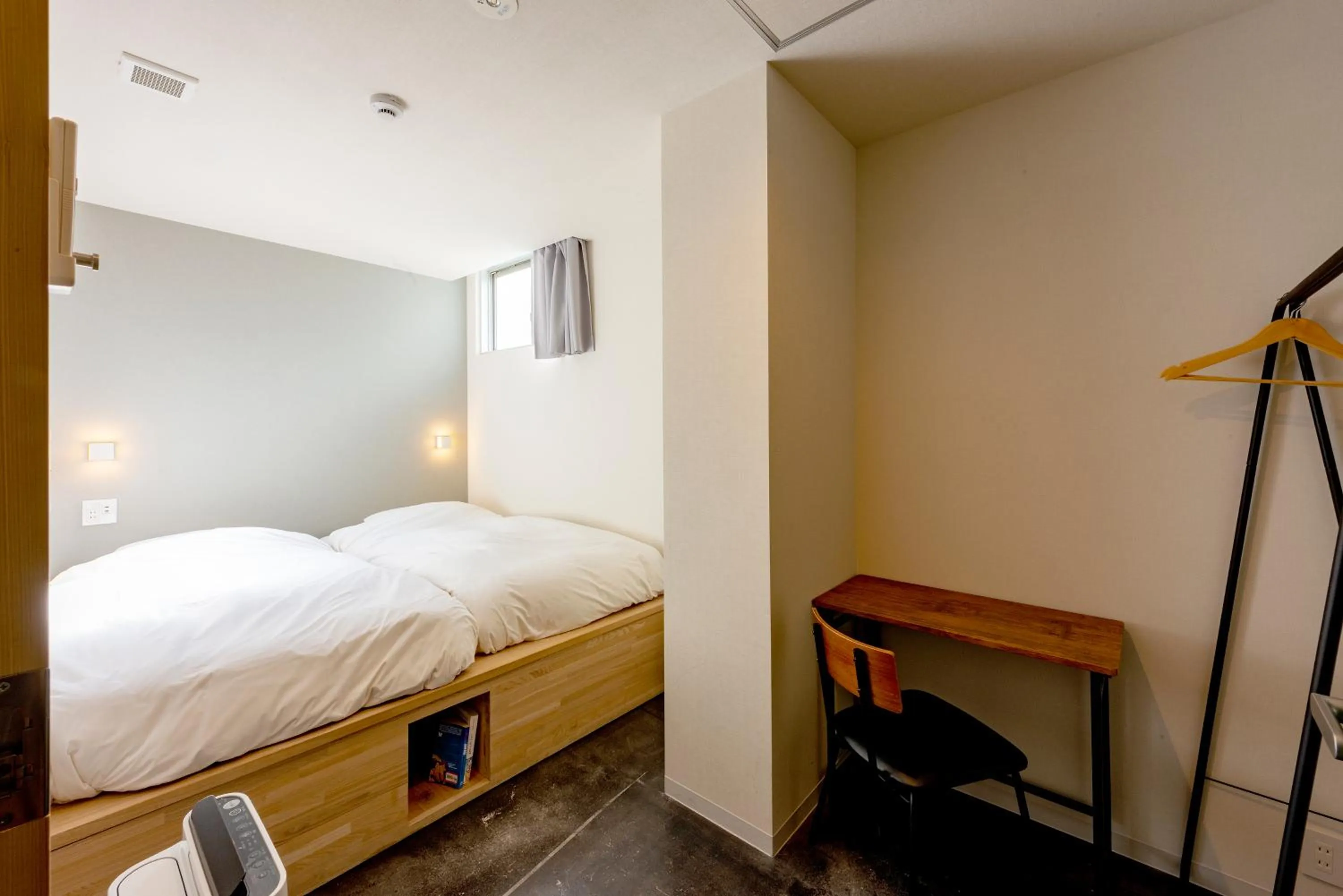 Bed in plat hostel keikyu minowa forest