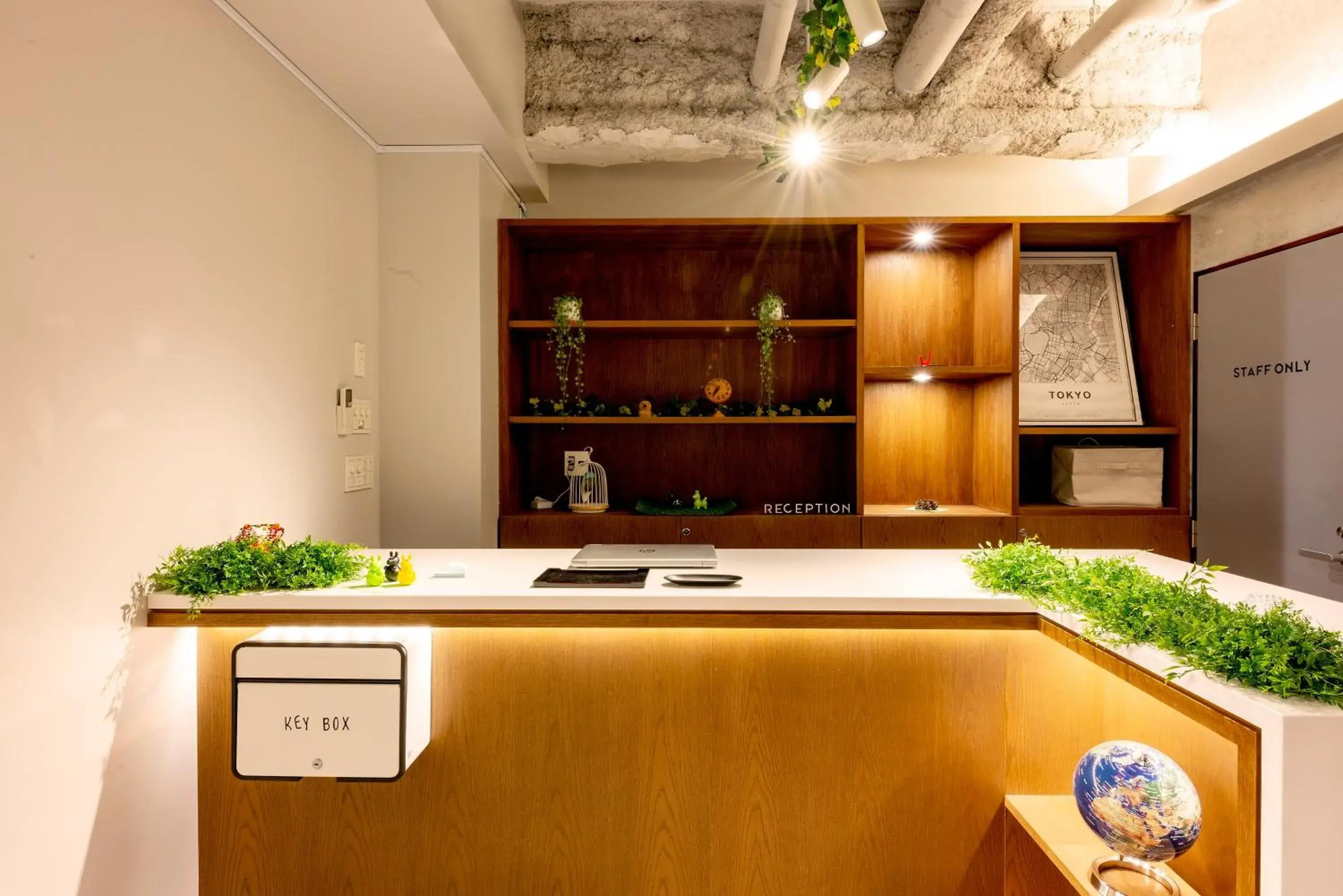 Lobby or reception in plat hostel keikyu minowa forest Lobby or reception in plat hostel keikyu minowa forest