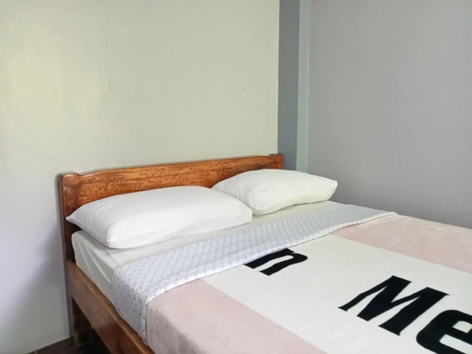 Budget Twin Room in Banaue Pink Eco hostel Budget Twin Room in Banaue Pink Eco hostel
