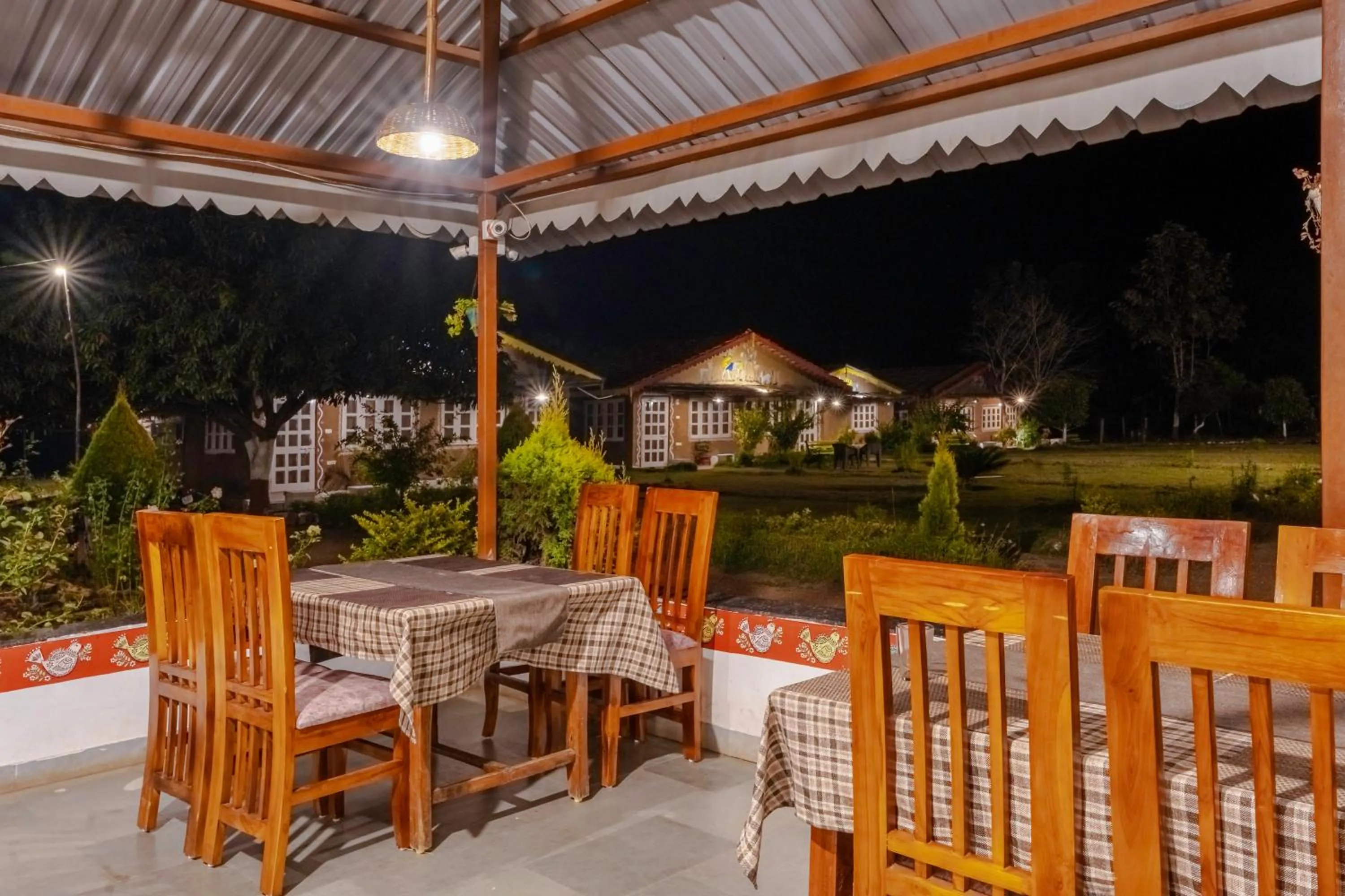 Restaurant/places to eat in WOW STAYZ2 Pachmarhi Foothill Cottages