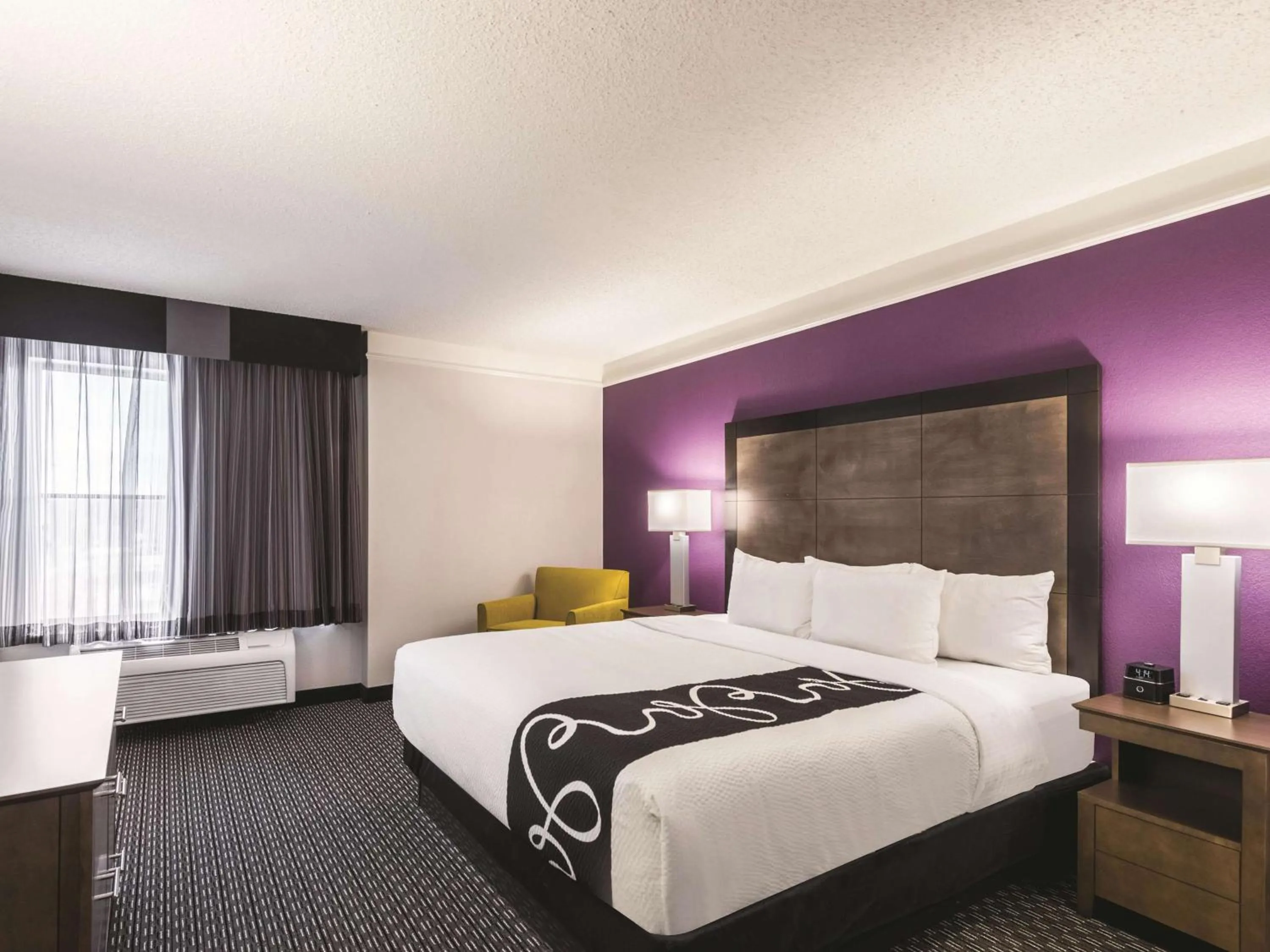 Photo of the whole room, Bed in La Quinta by Wyndham Cincinnati Sharonville