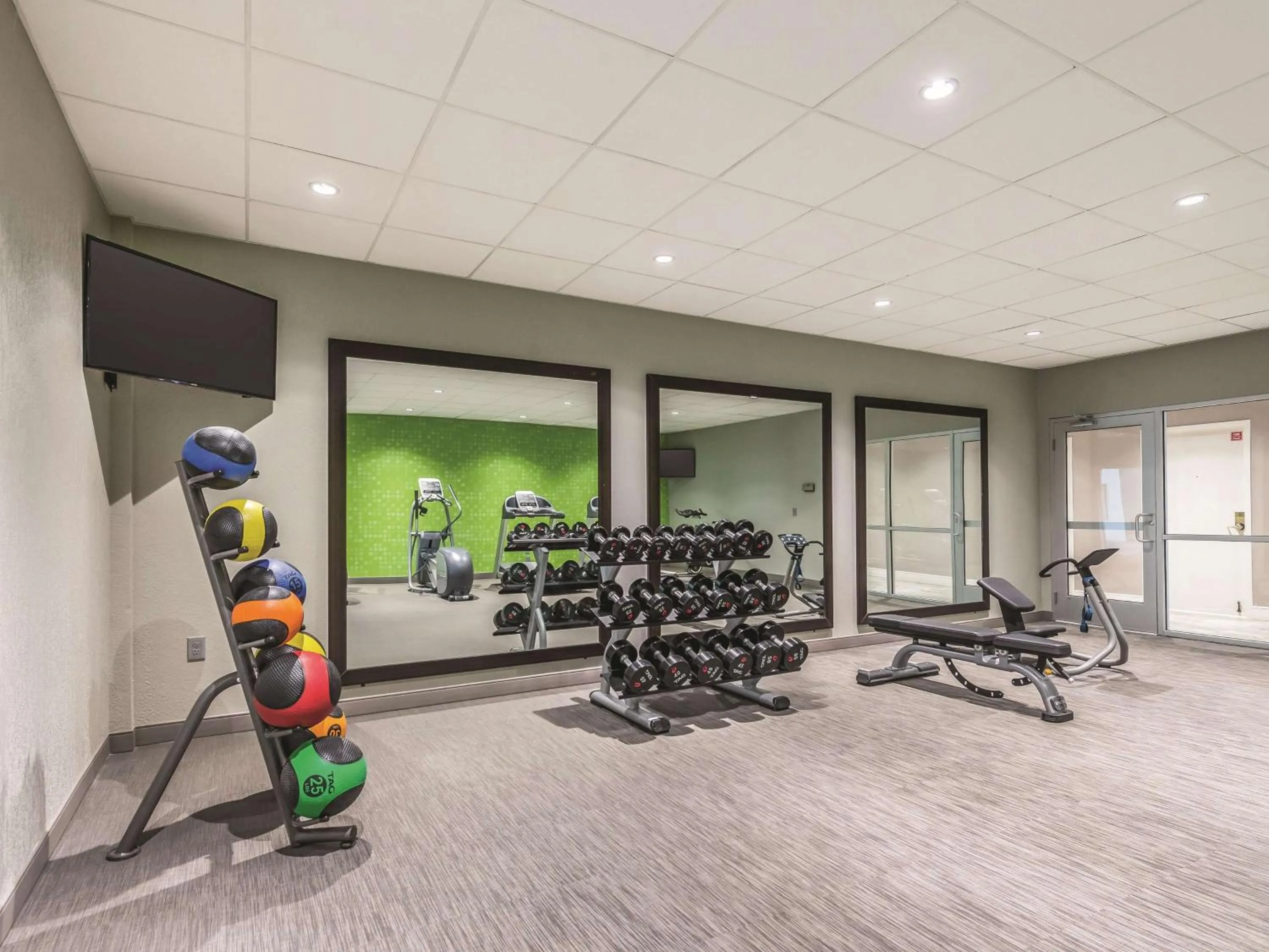 Fitness centre/facilities in La Quinta by Wyndham Cincinnati Sharonville