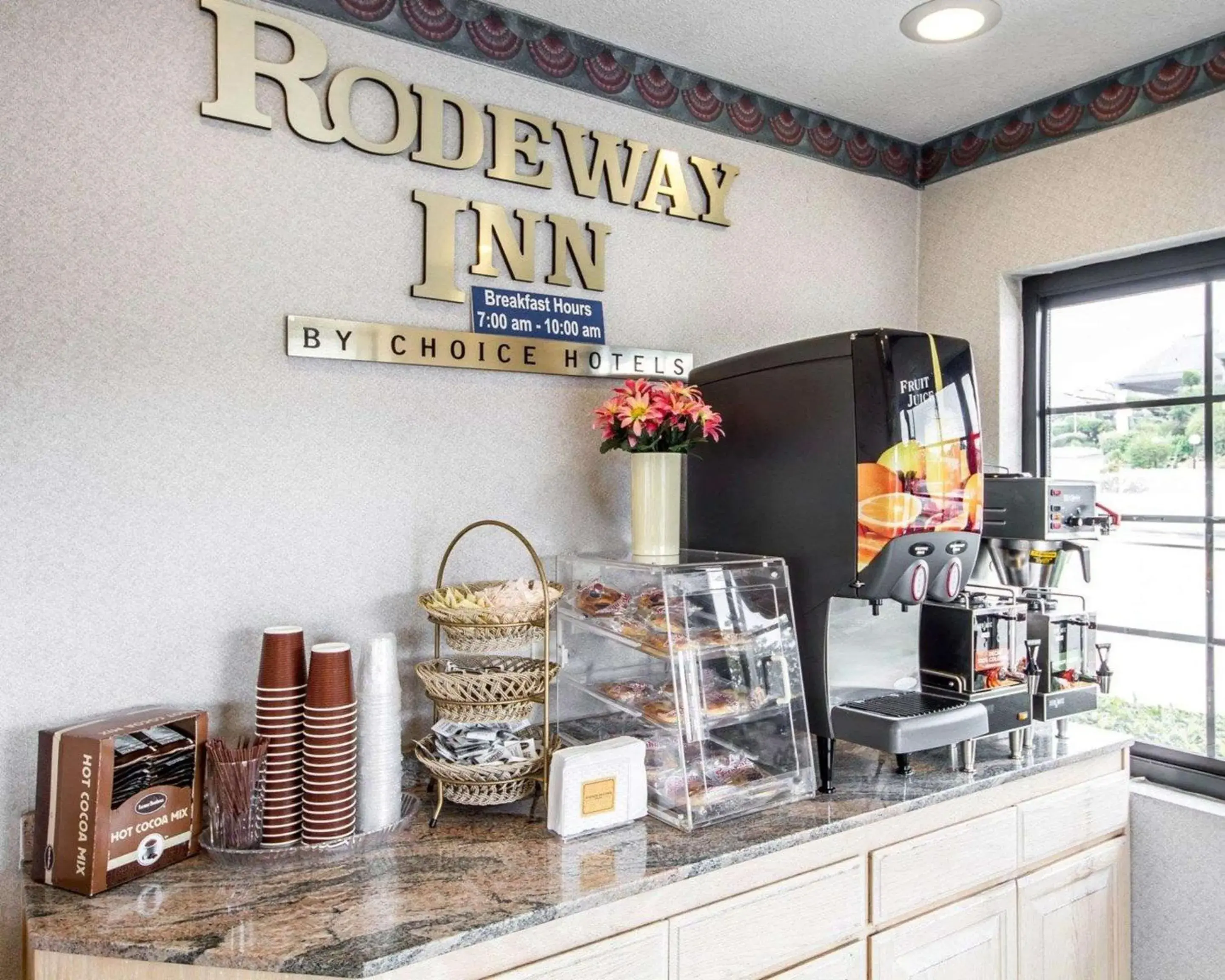 Restaurant/places to eat in Rodeway Inn Monterey Near Fairgrounds Restaurant/places to eat in Rodeway Inn Monterey Near Fairgrounds