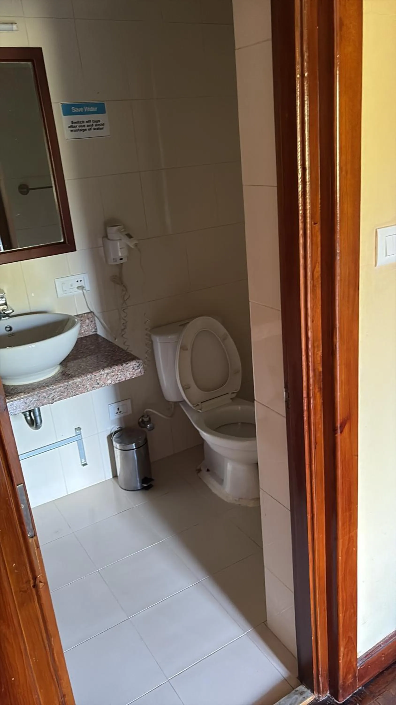 Toilet in Kisa Villa