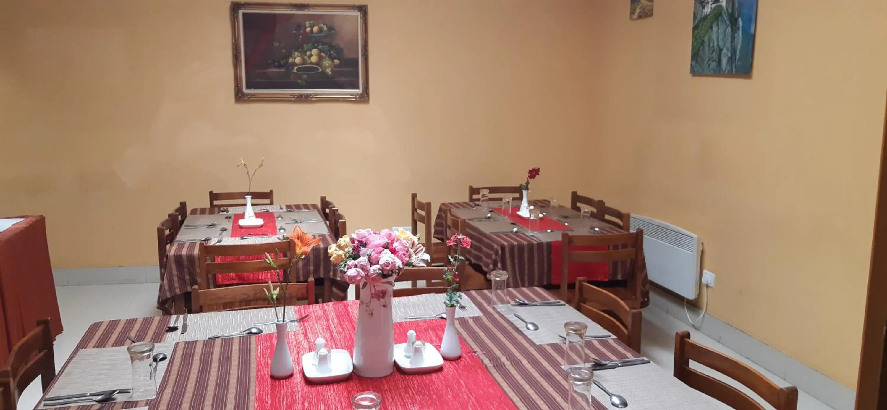 Restaurant/places to eat in Kisa Villa