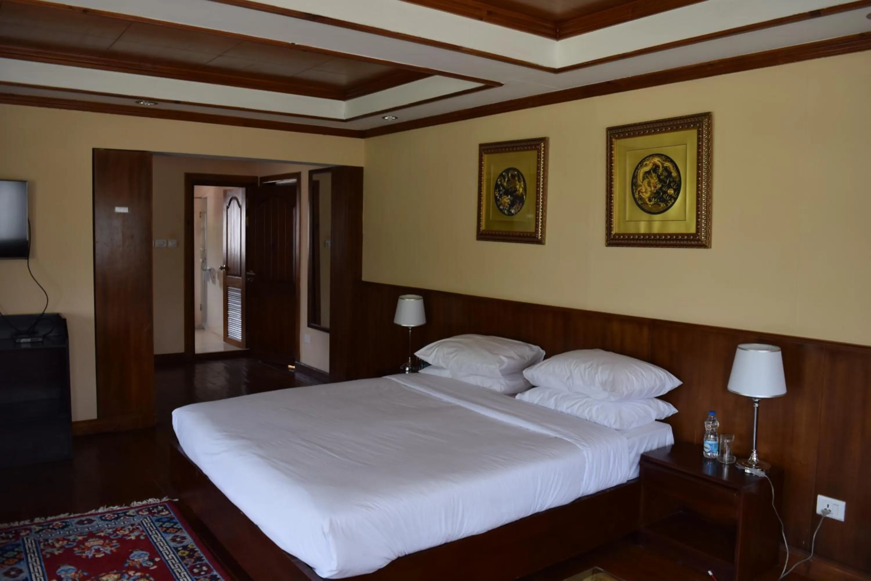 Bed in Kisa Villa