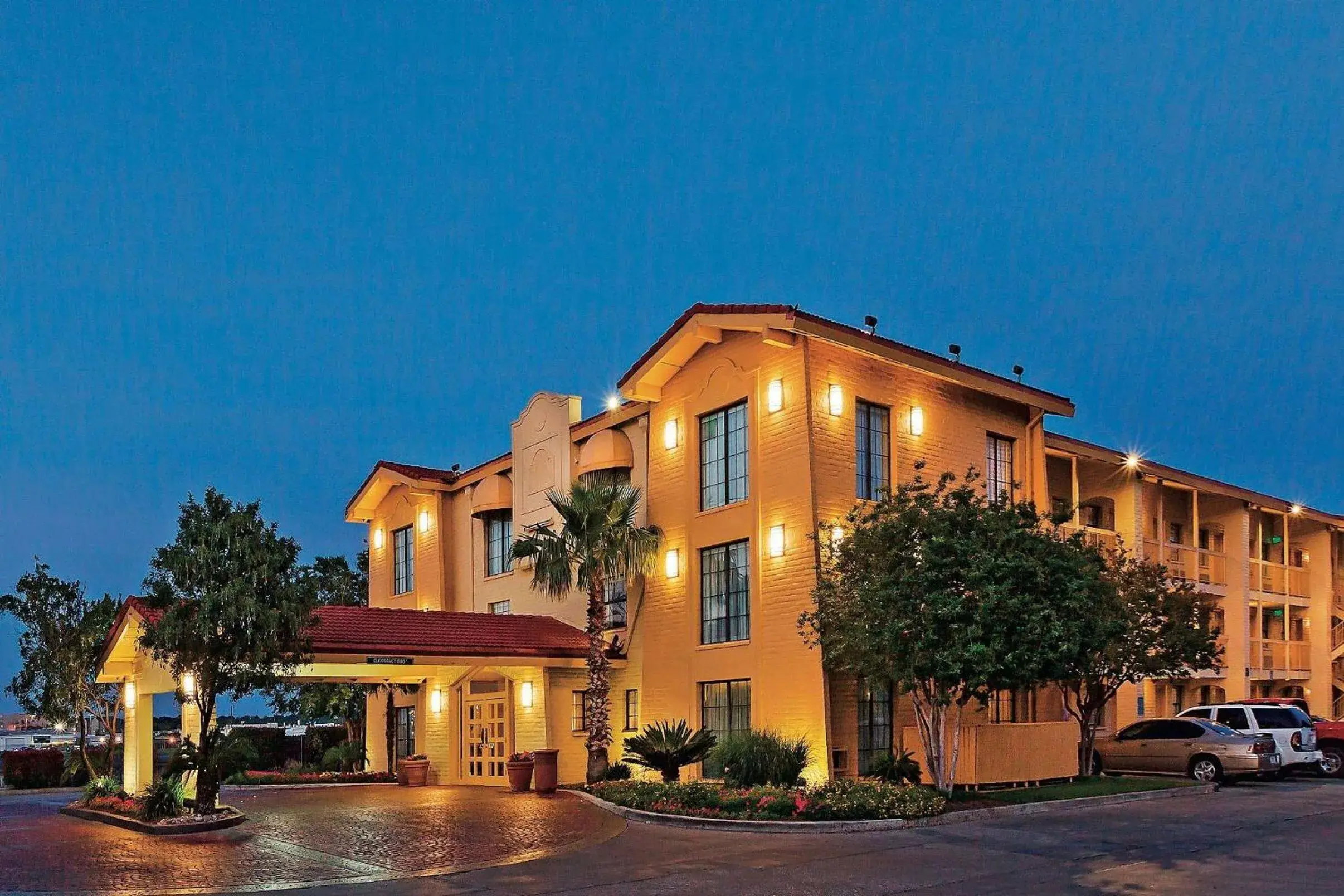 Property building in Super 8 by Wyndham San Antonio Near SeaWorld Ingram Park Property building in Super 8 by Wyndham San Antonio Near SeaWorld Ingram Park