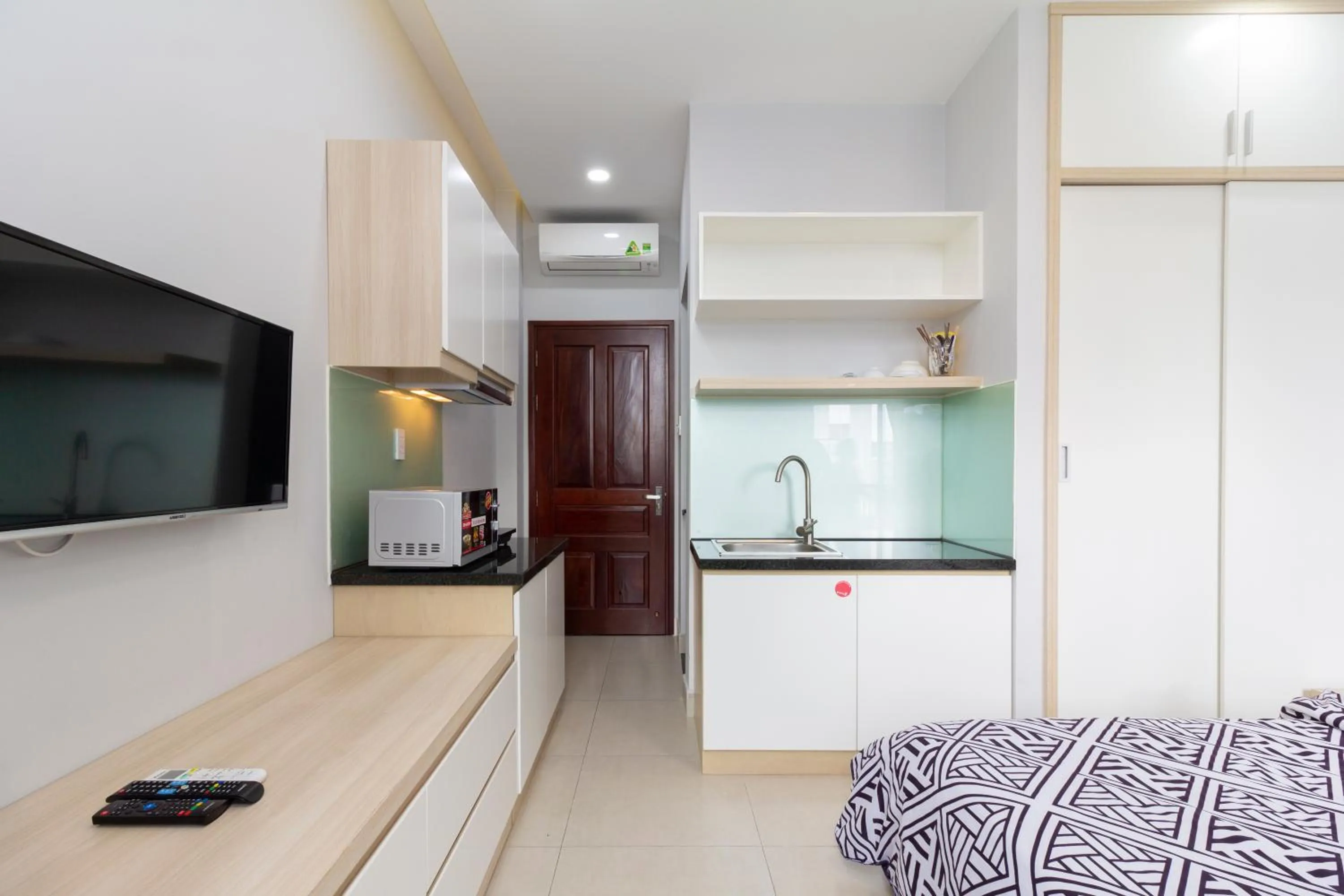 TV and multimedia, Bed in GEM Apartment