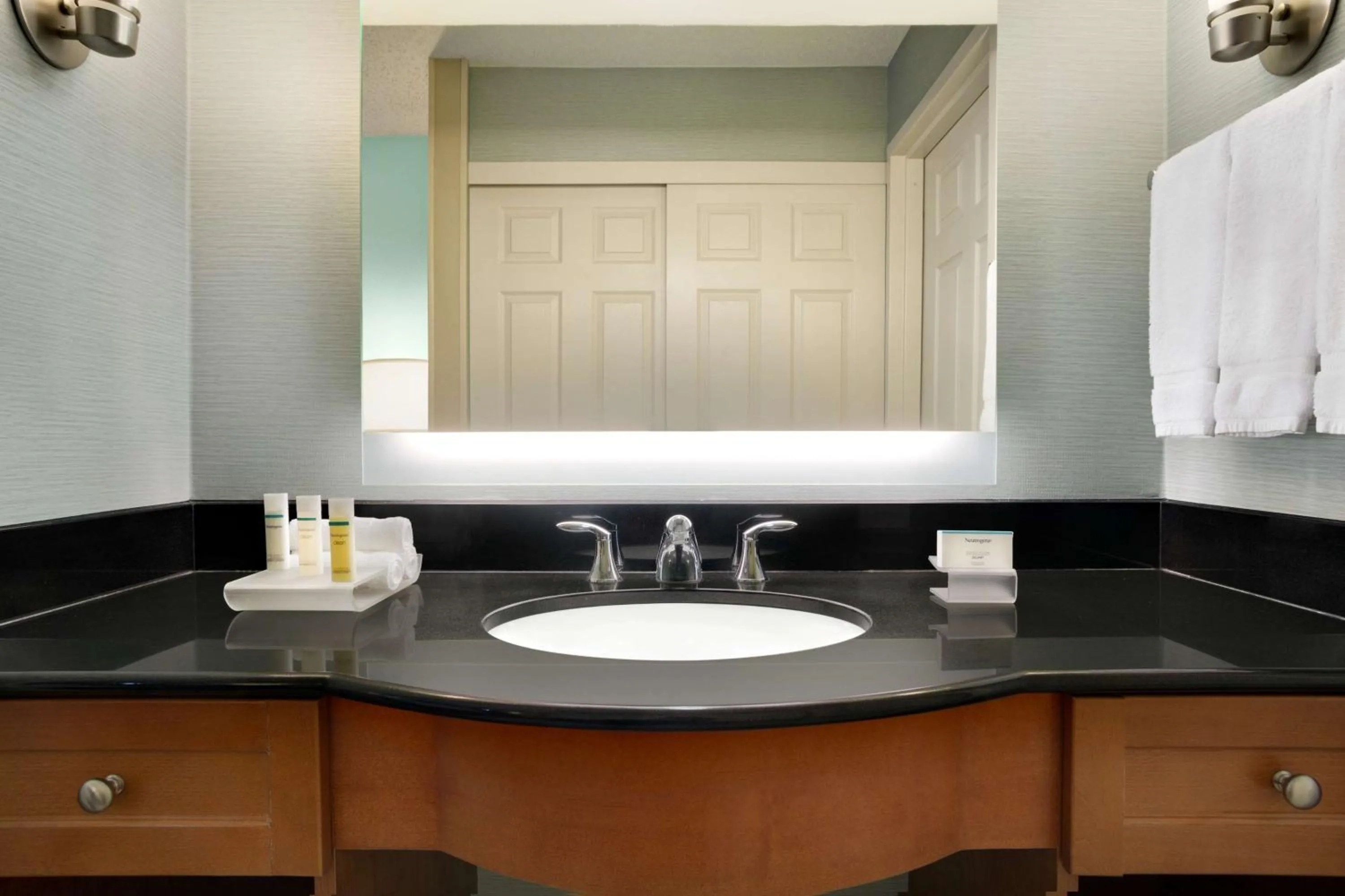 Bathroom in Homewood Suites by Hilton Houston-Willowbrook Mall