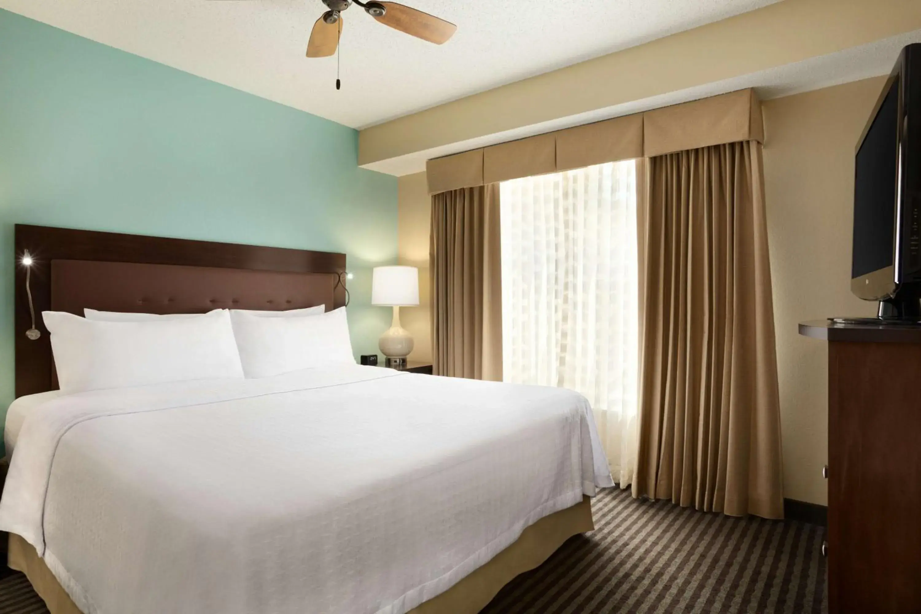 Bed in Homewood Suites by Hilton Houston-Willowbrook Mall Bed in Homewood Suites by Hilton Houston-Willowbrook Mall