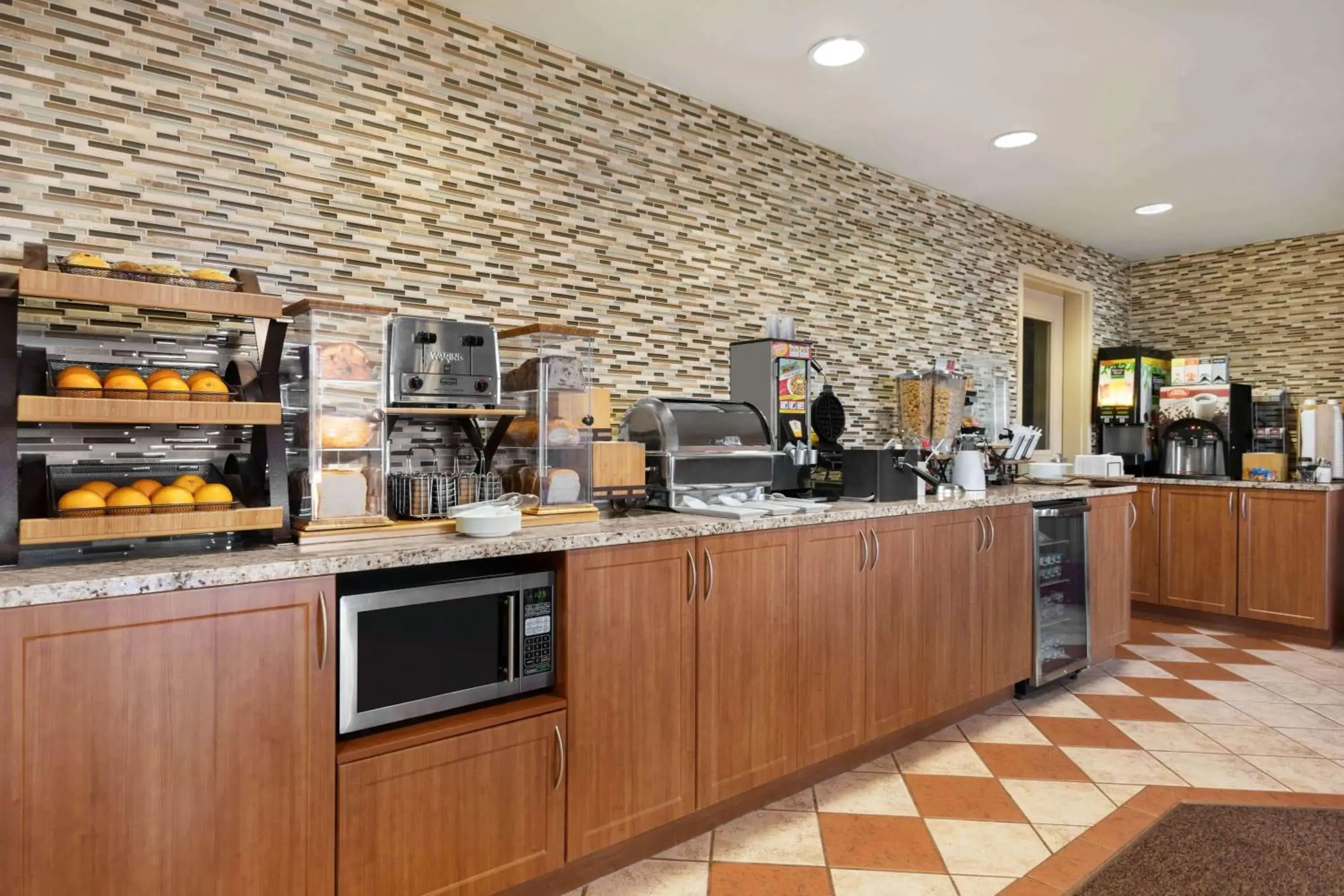 Restaurant/places to eat in Days Inn & Suites by Wyndham Thompson Restaurant/places to eat in Days Inn & Suites by Wyndham Thompson