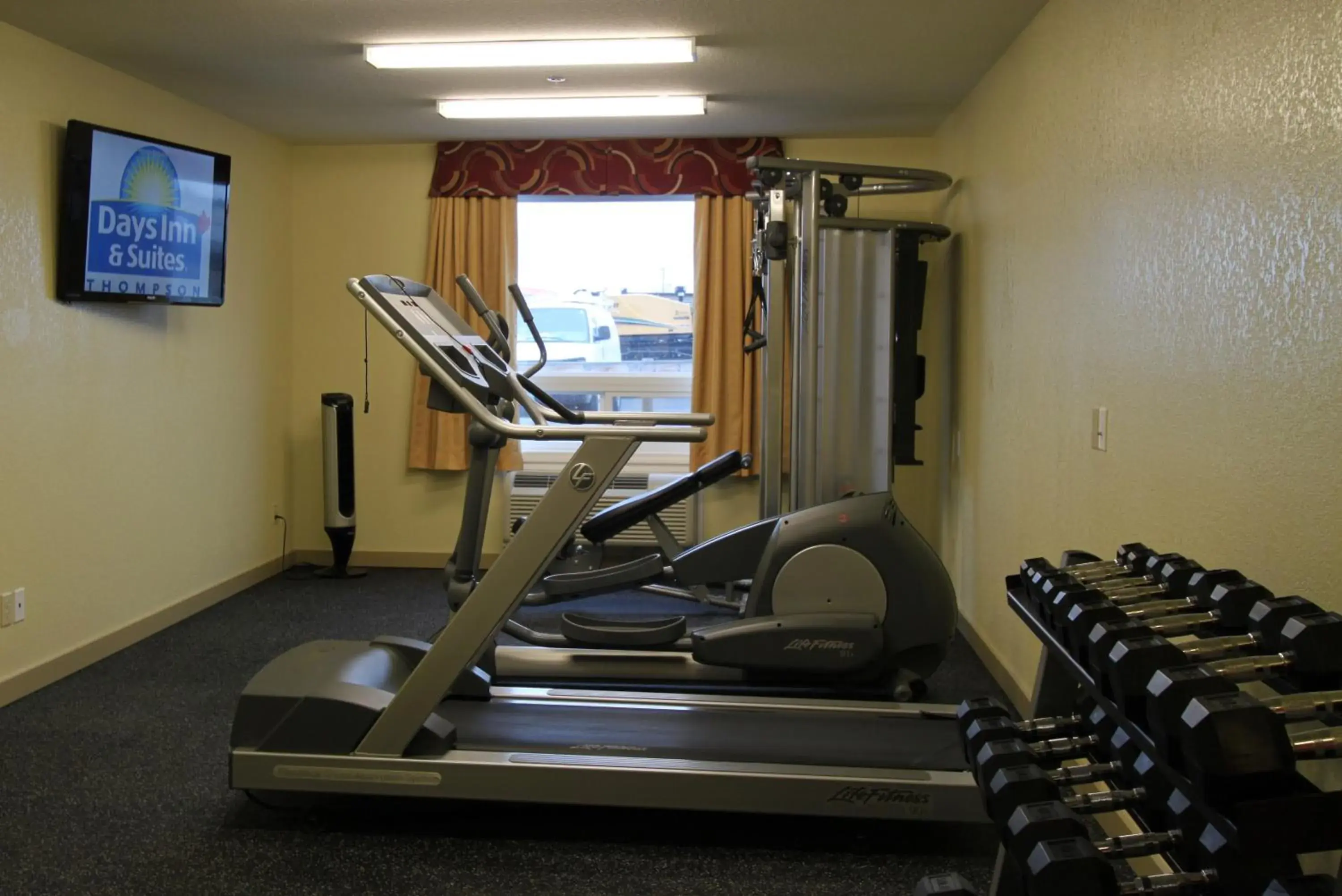 Fitness centre/facilities in Days Inn & Suites by Wyndham Thompson Fitness centre/facilities in Days Inn & Suites by Wyndham Thompson