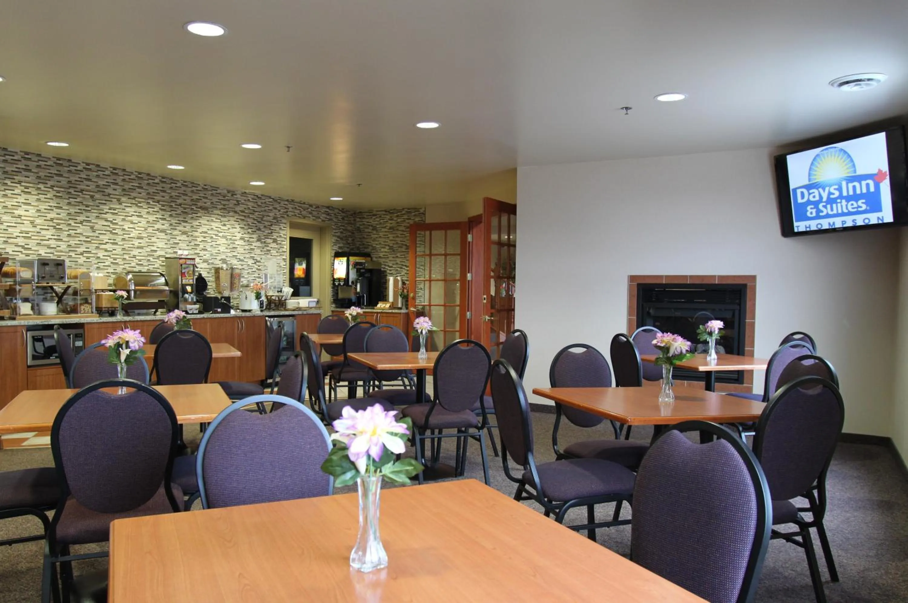 Restaurant/places to eat in Days Inn & Suites by Wyndham Thompson