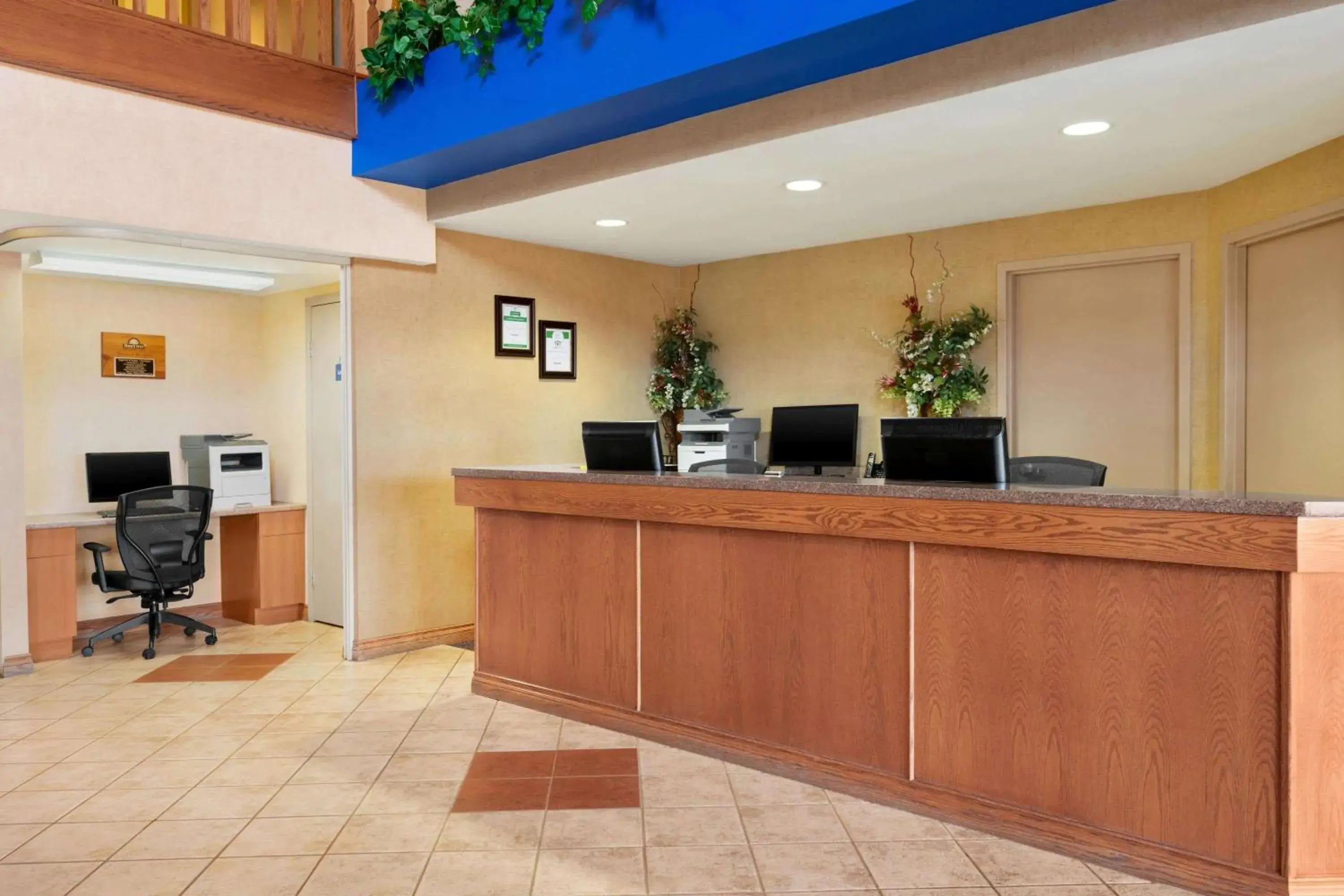 Lobby or reception in Days Inn & Suites by Wyndham Thompson Lobby or reception in Days Inn & Suites by Wyndham Thompson