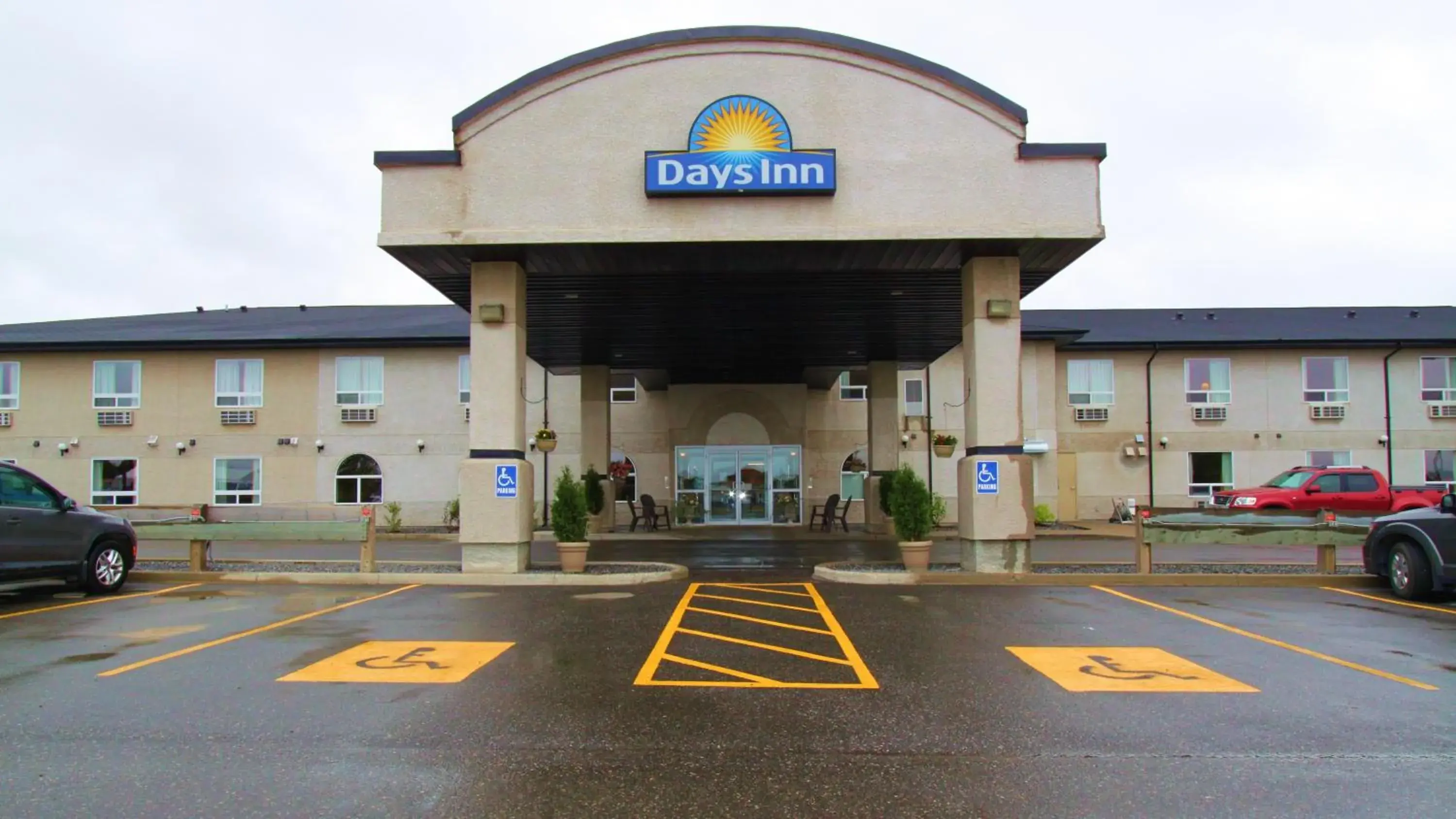 Property building in Days Inn & Suites by Wyndham Thompson Property building in Days Inn & Suites by Wyndham Thompson