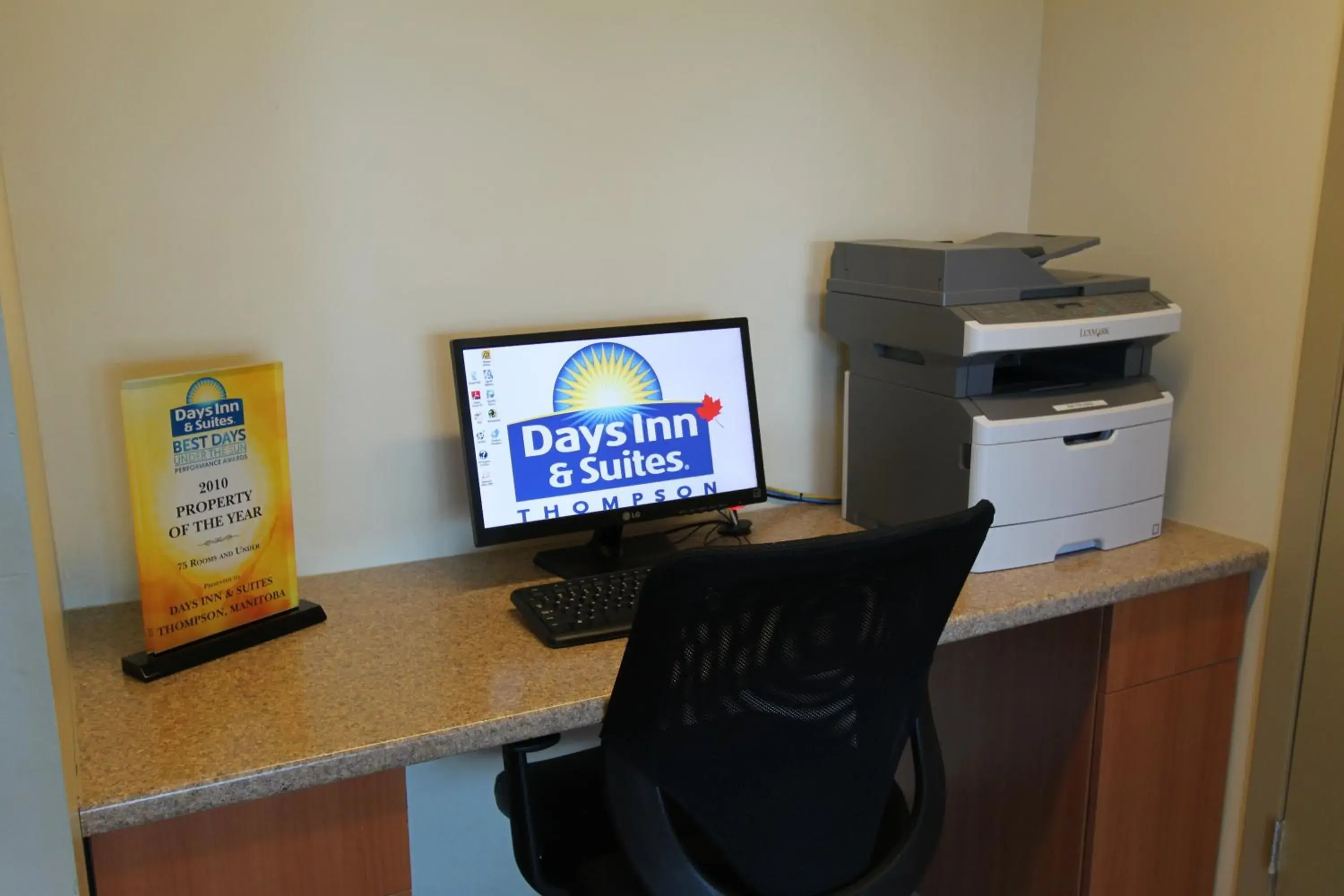 Lobby or reception in Days Inn & Suites by Wyndham Thompson Lobby or reception in Days Inn & Suites by Wyndham Thompson
