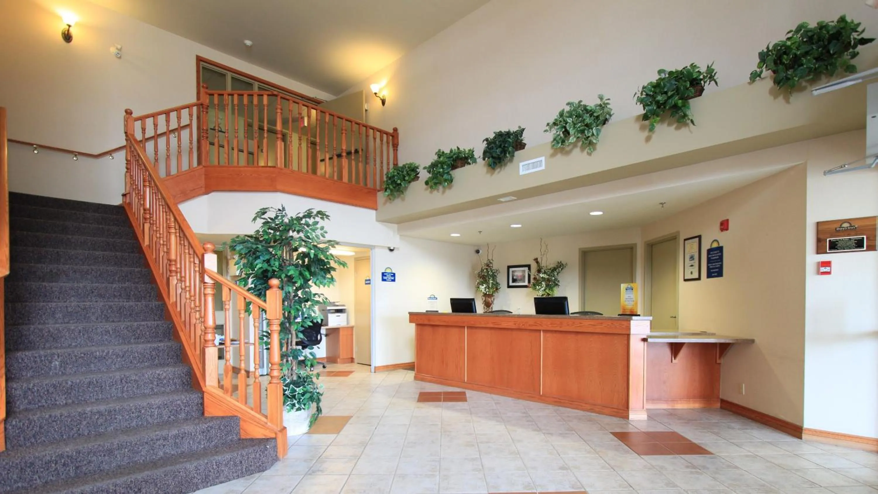 Lobby or reception in Days Inn & Suites by Wyndham Thompson