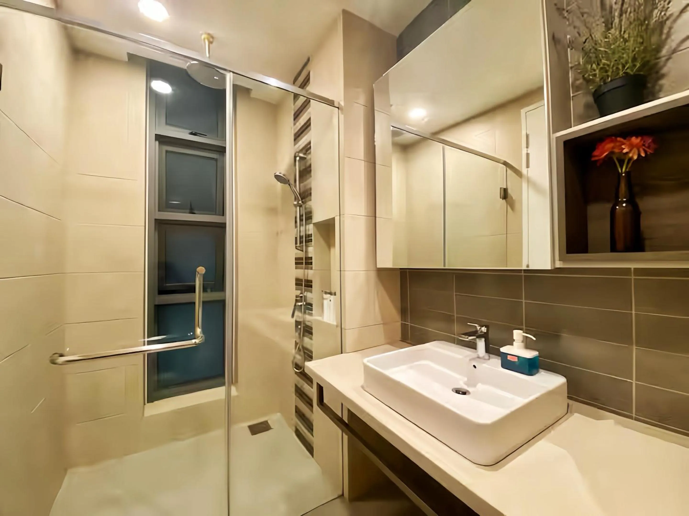 Shower in The Robertson Bukit Bintang
