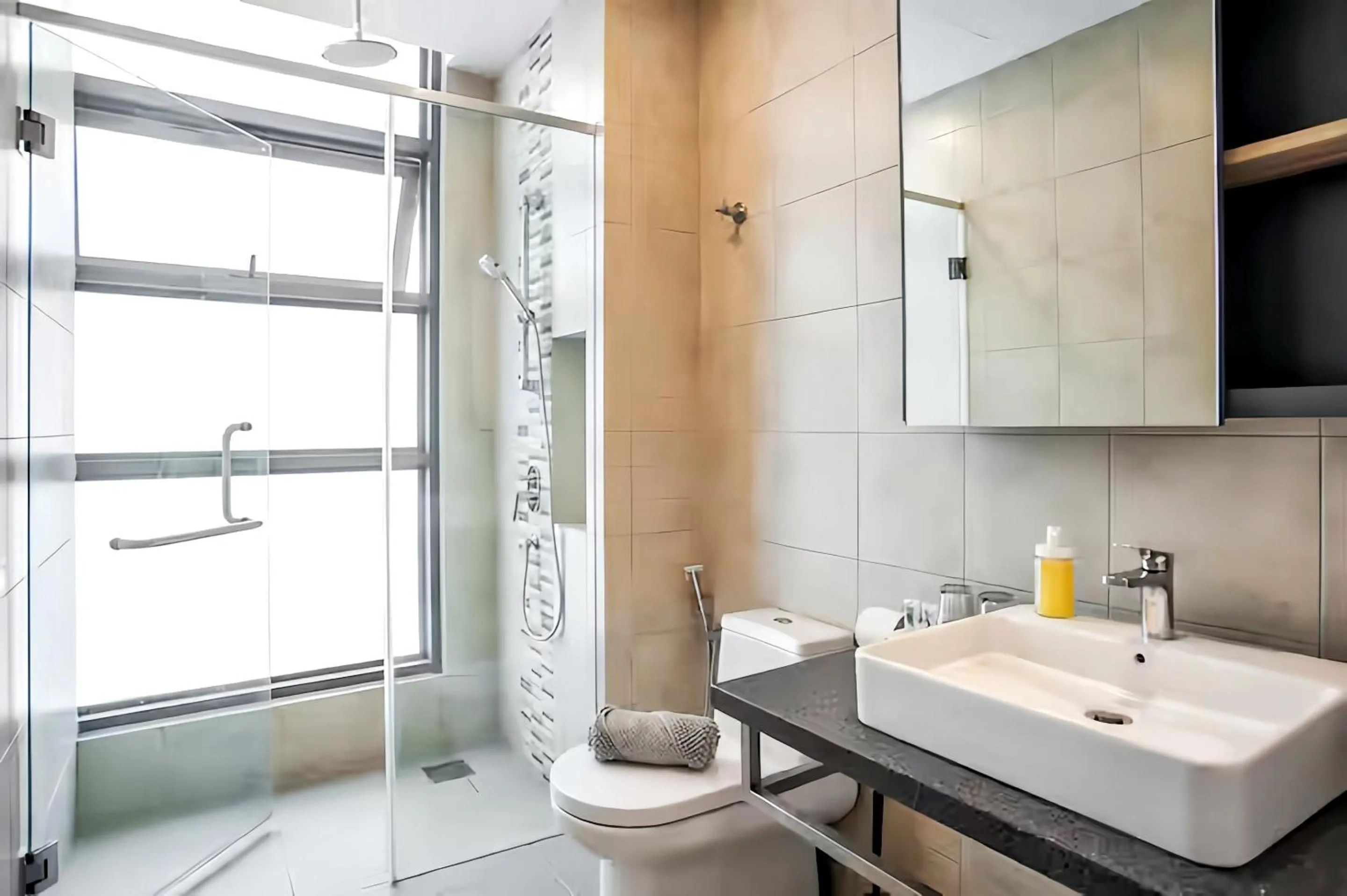 Shower in The Robertson Bukit Bintang