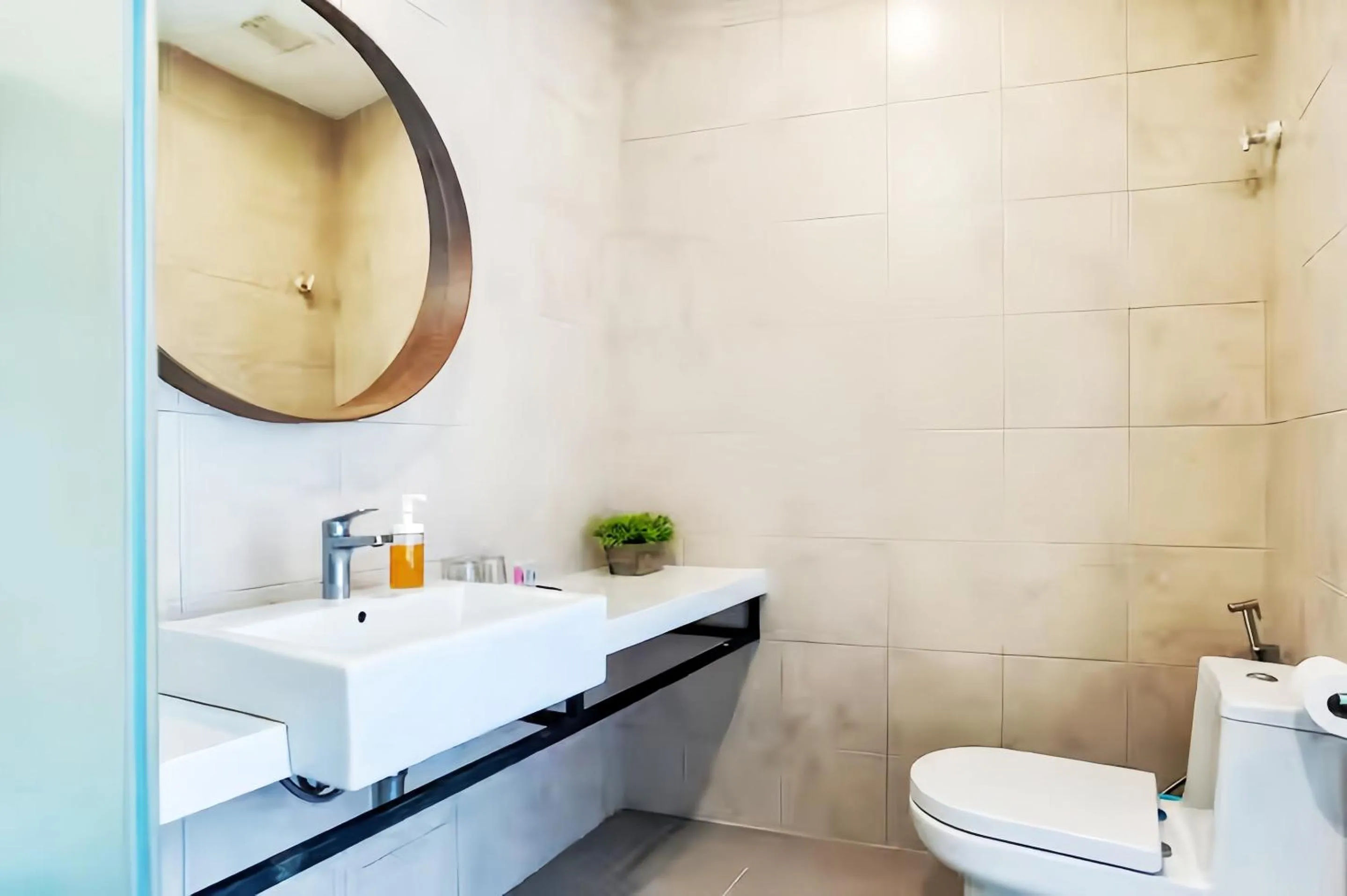 Shower in The Robertson Bukit Bintang