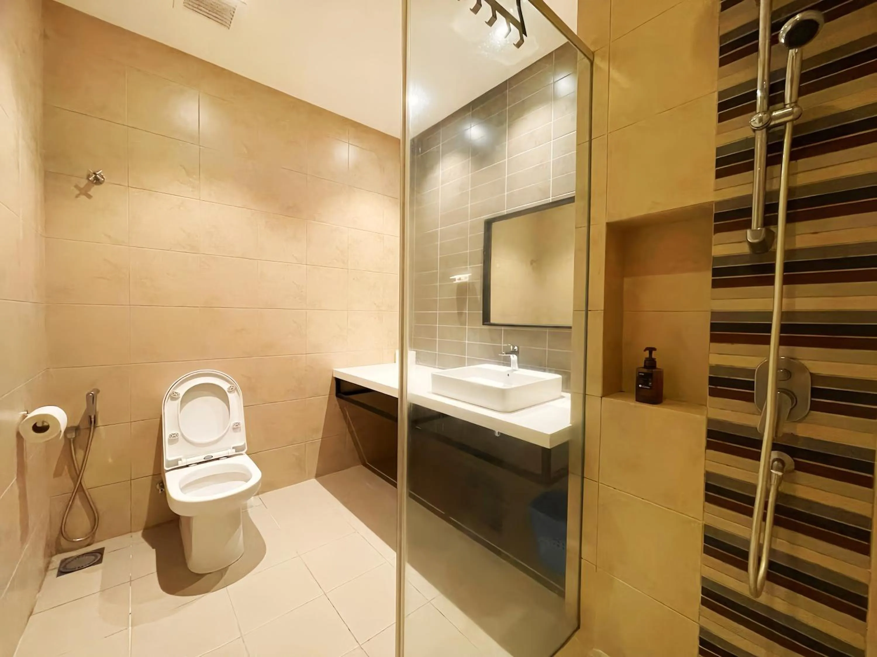 Shower in The Robertson Bukit Bintang