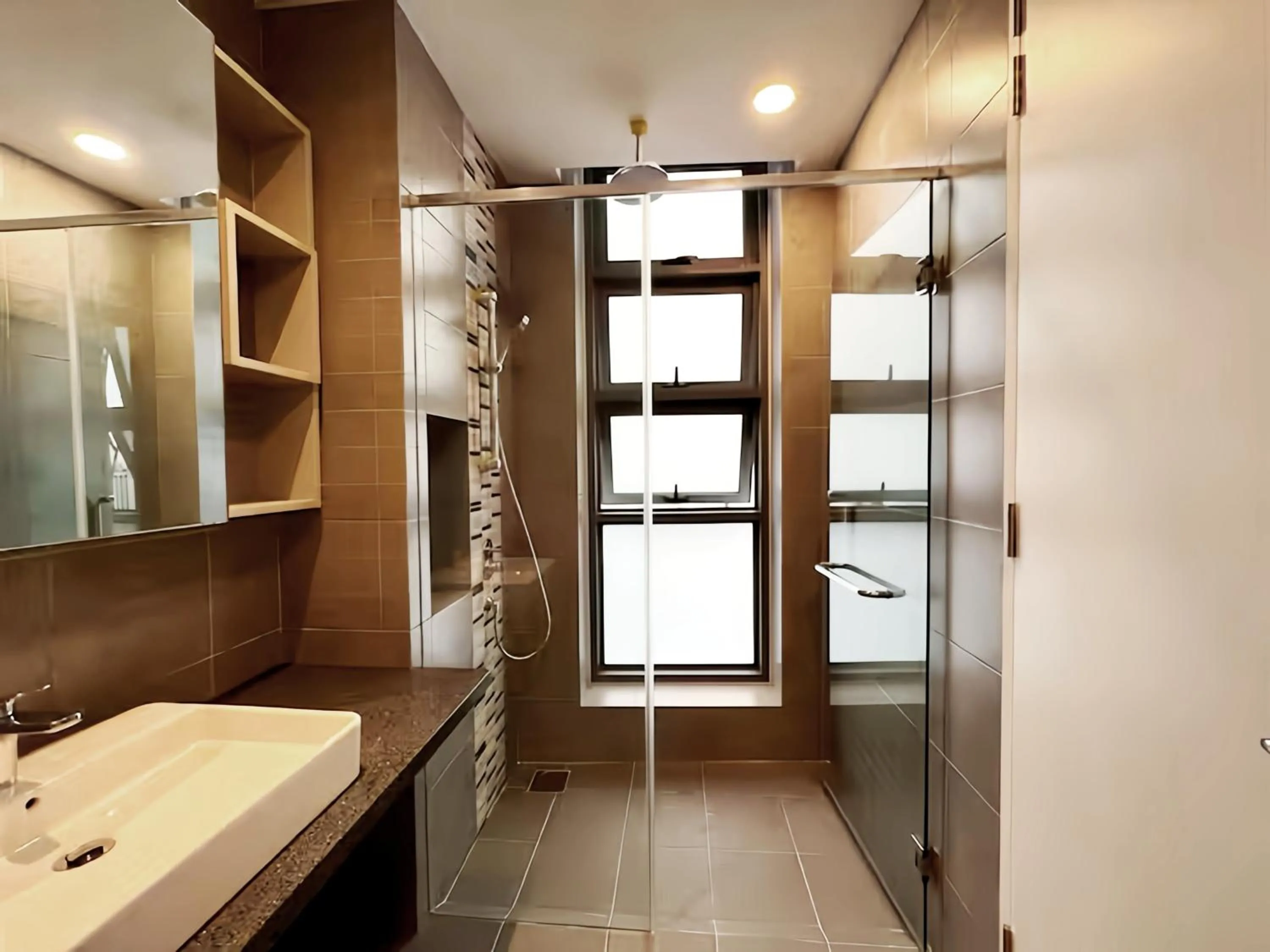 Shower in The Robertson Bukit Bintang