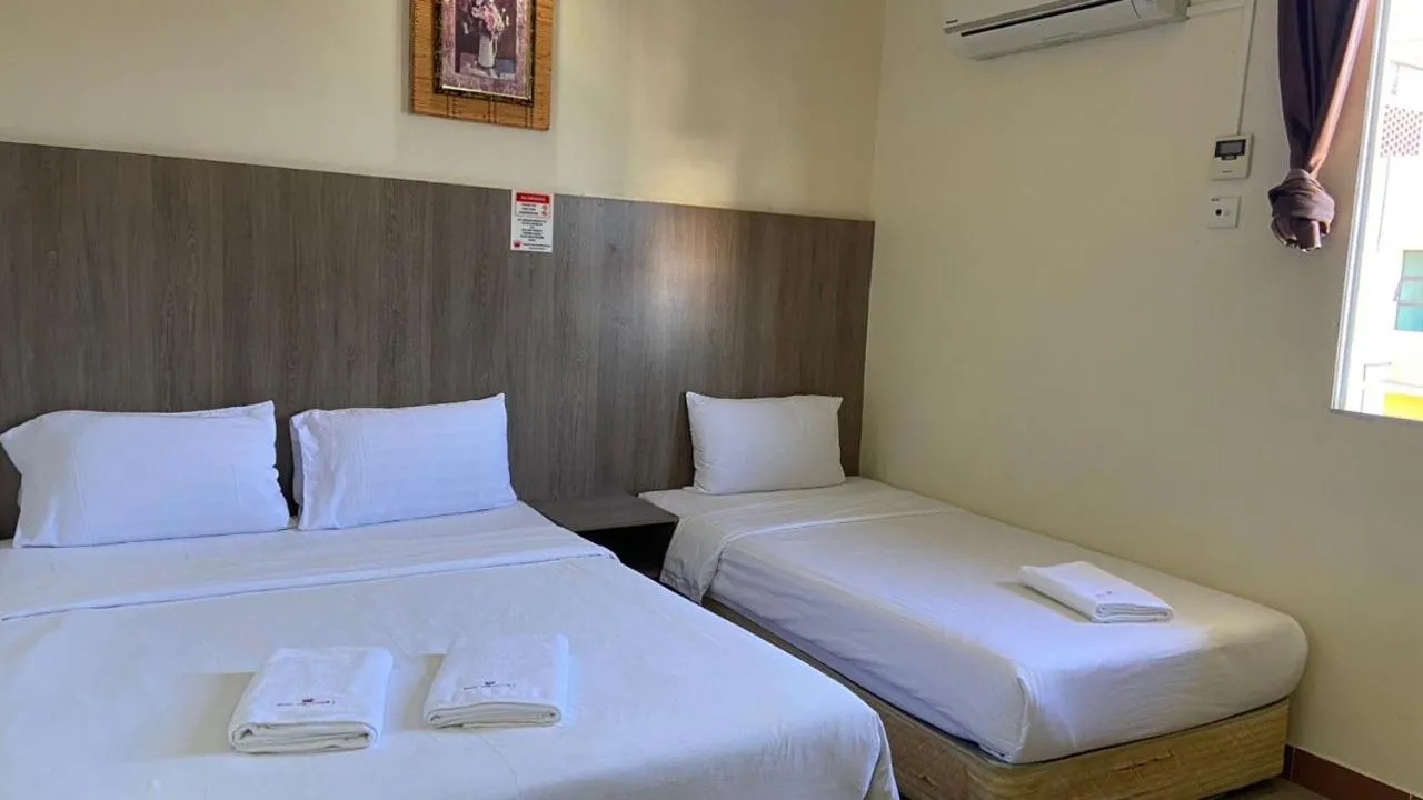 HOTEL AMBASSADOR 1