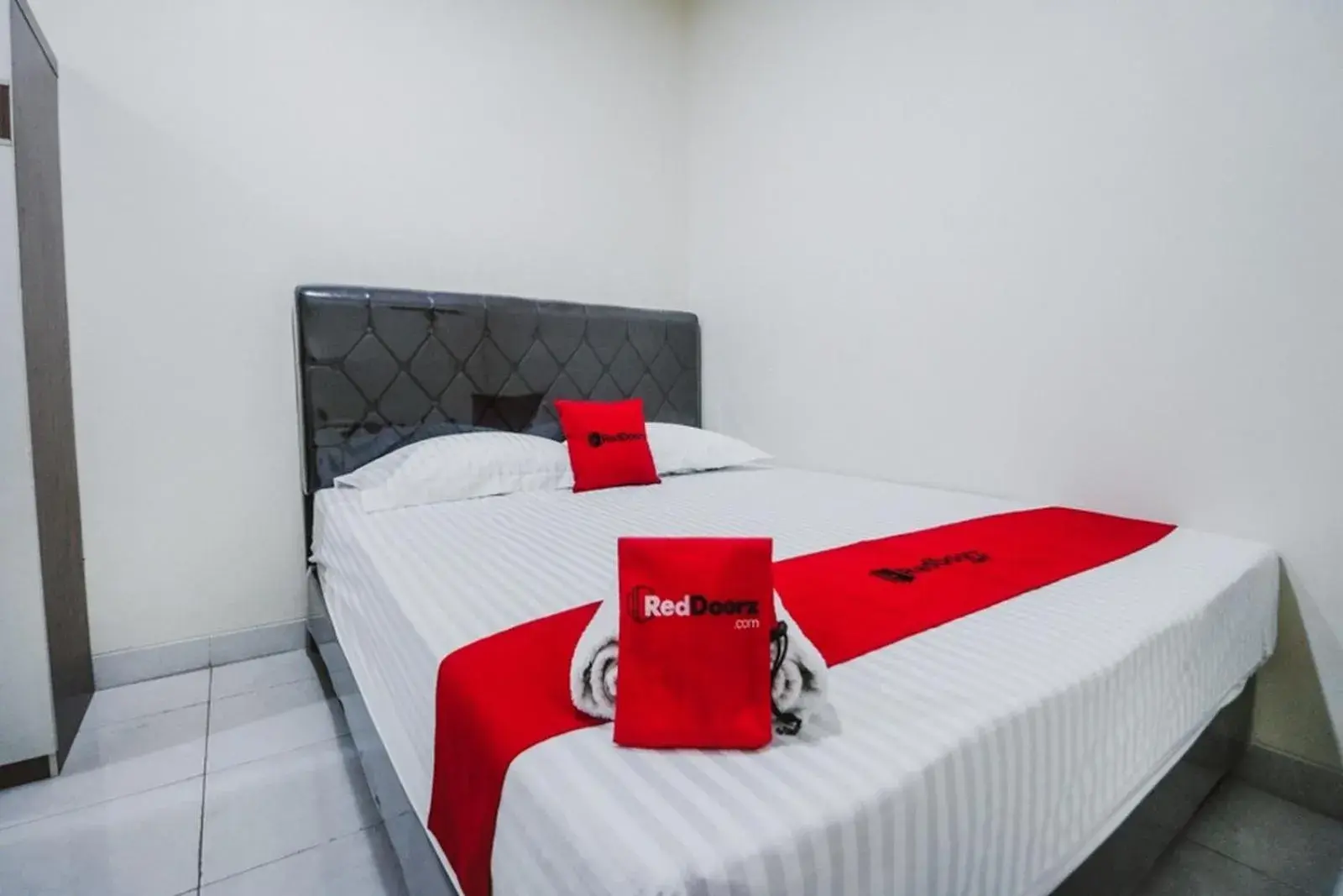 Bedroom, Bed in RedDoorz Plus near Semanggi Bedroom, Bed in RedDoorz Plus near Semanggi