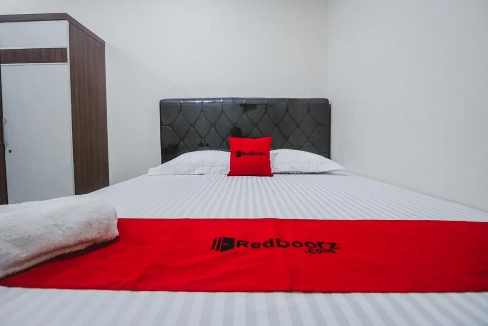 Bedroom, Bed in RedDoorz Plus near Semanggi Bedroom, Bed in RedDoorz Plus near Semanggi