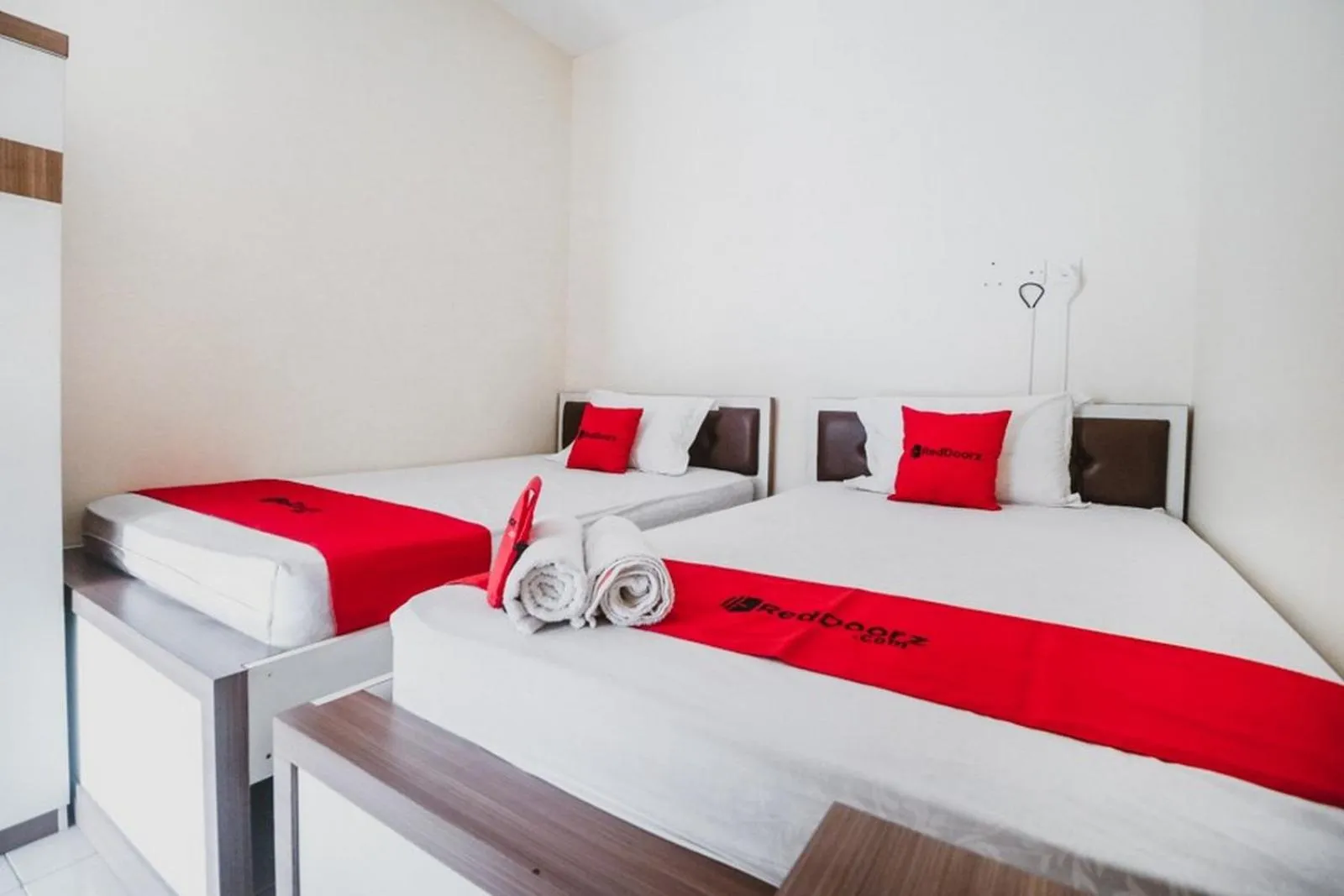 Bedroom, Bed in RedDoorz Plus near Semanggi